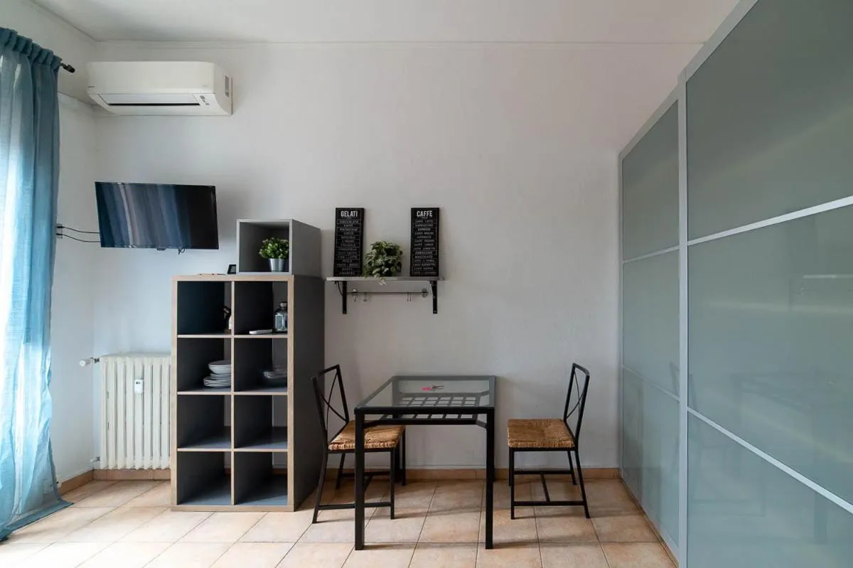 Dining area in Hbhall Residenze Darsena