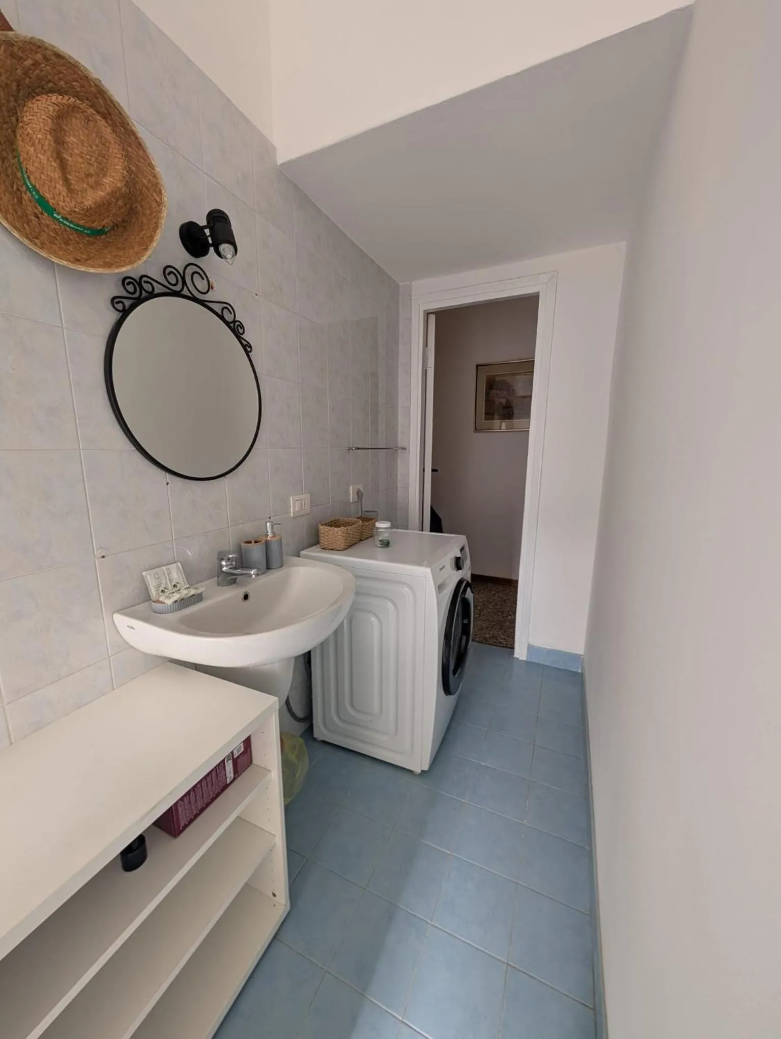 washing machine in Hbhall Residenze Darsena