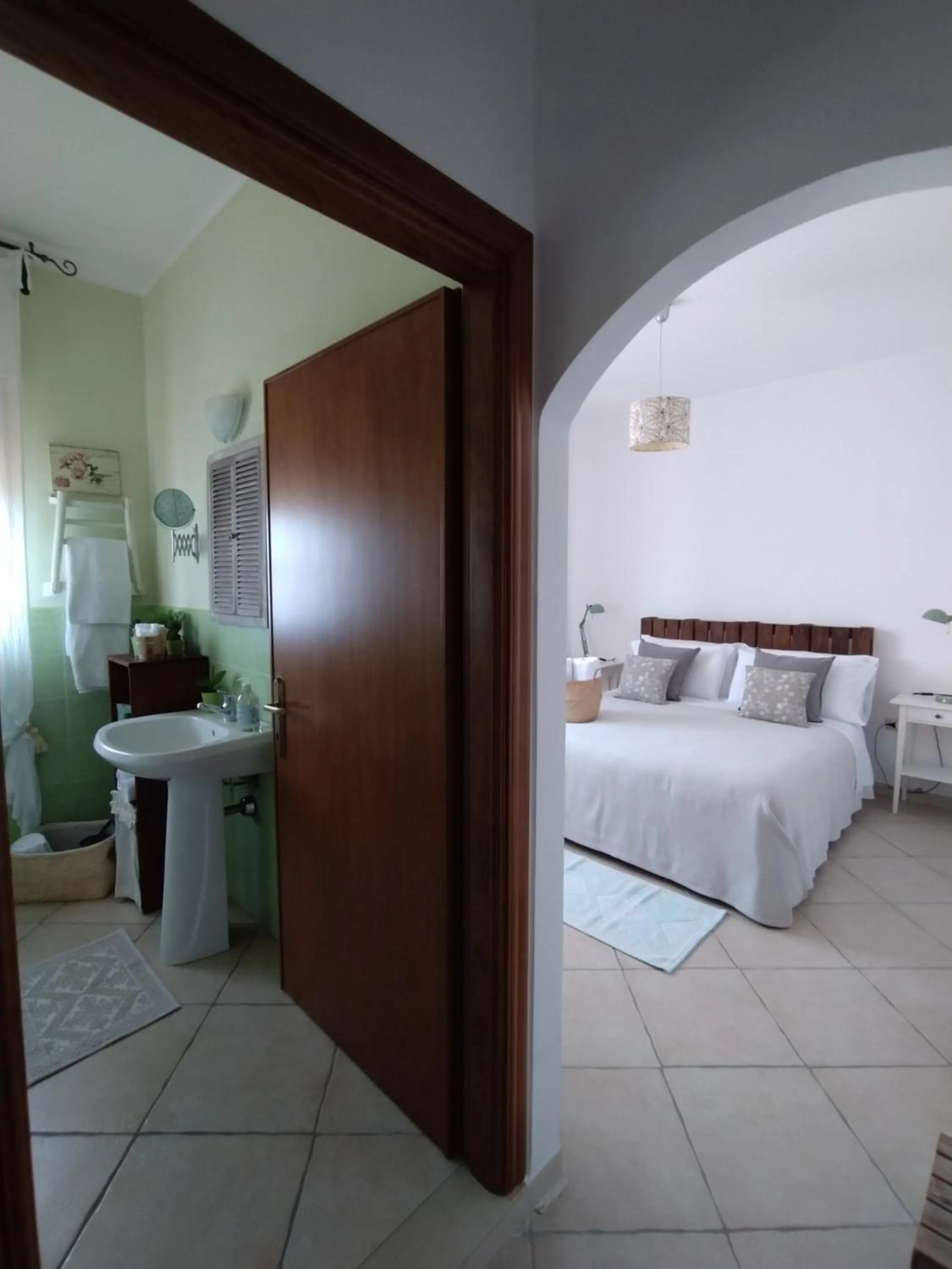 Bathroom, Bed in Il Sentiero B&Bìo