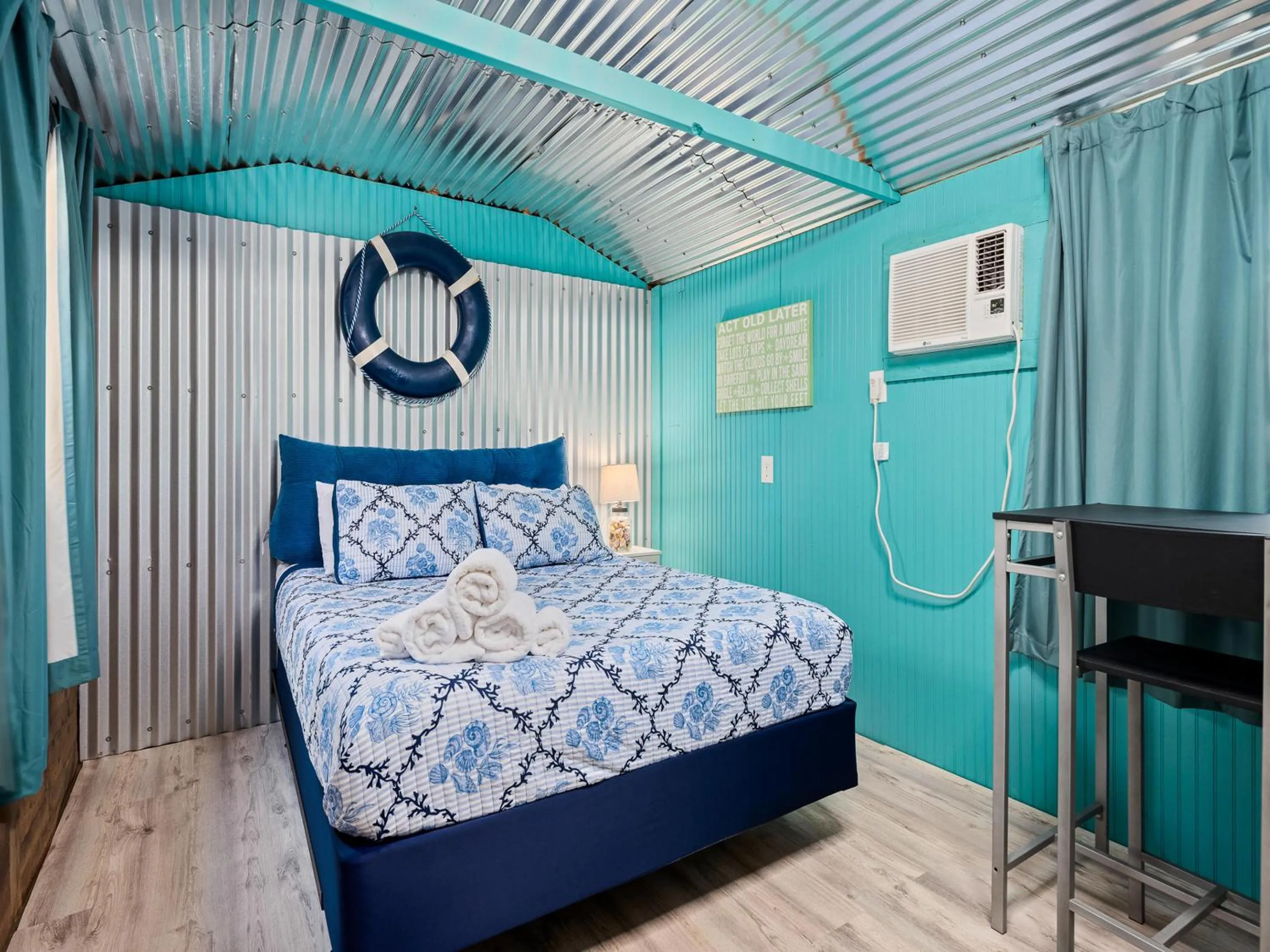 Property building, Bed in Sand Piper