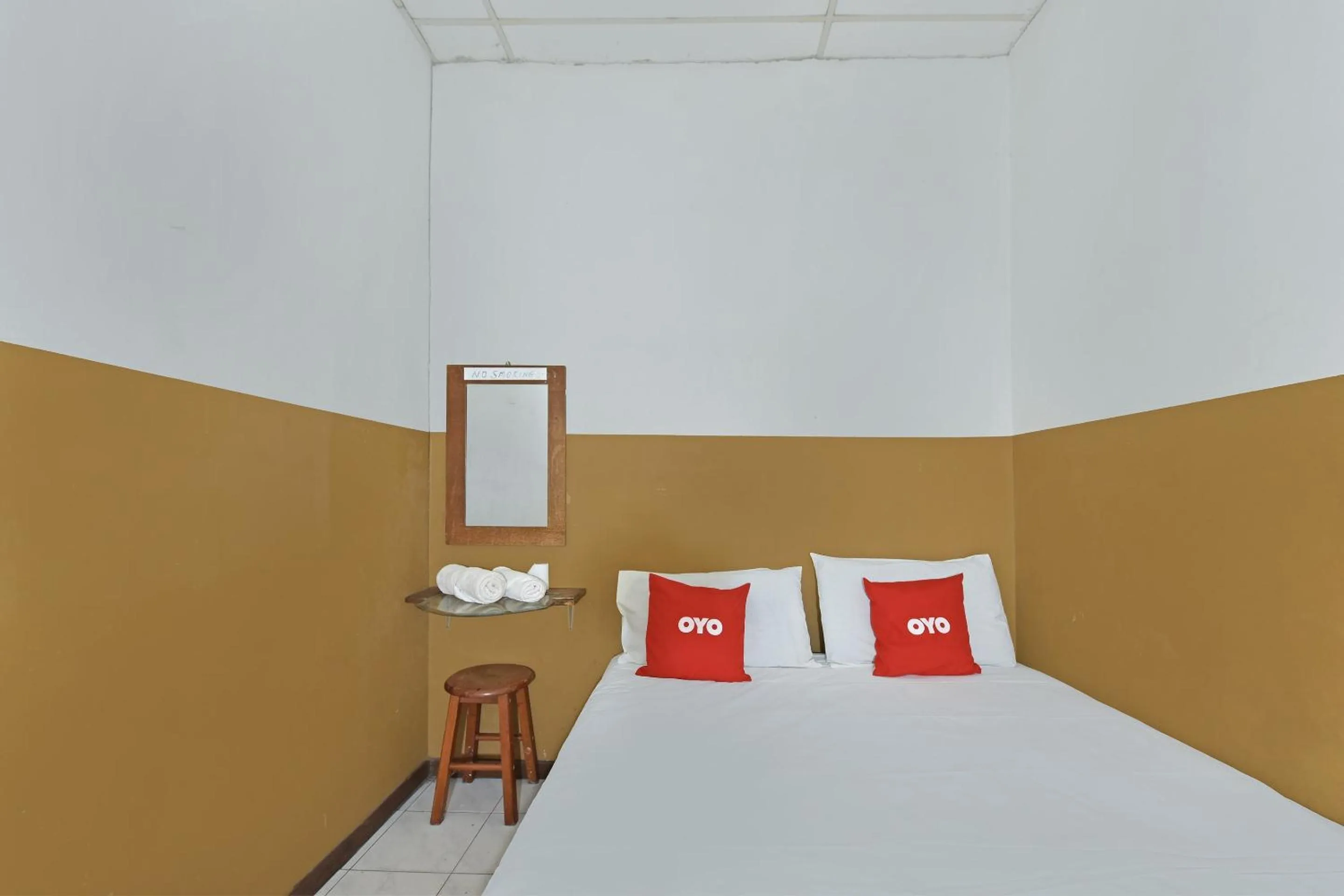 Bedroom in OYO 90794 Maple Hotel