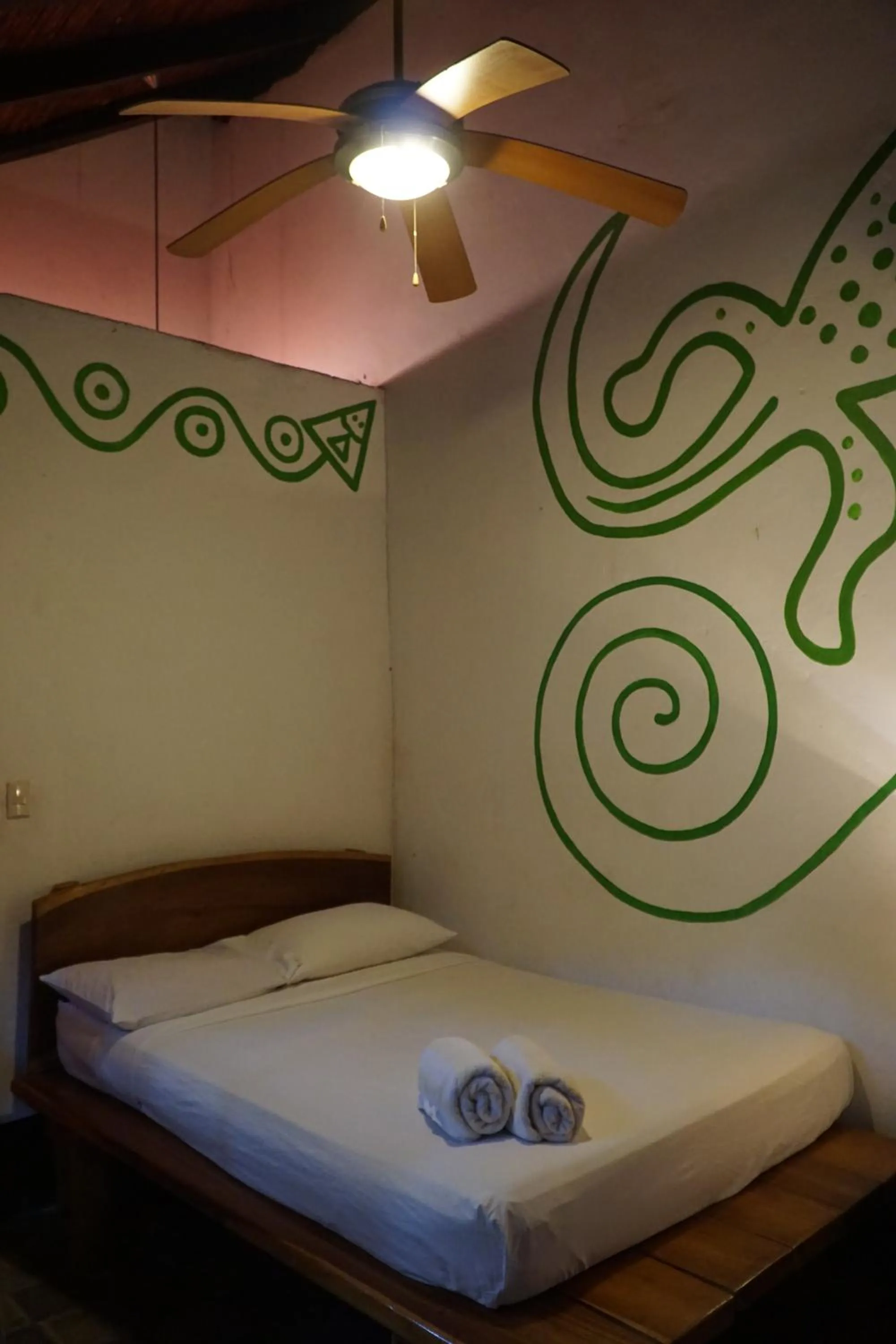 Photo of the whole room, Bed in Cueva Nica