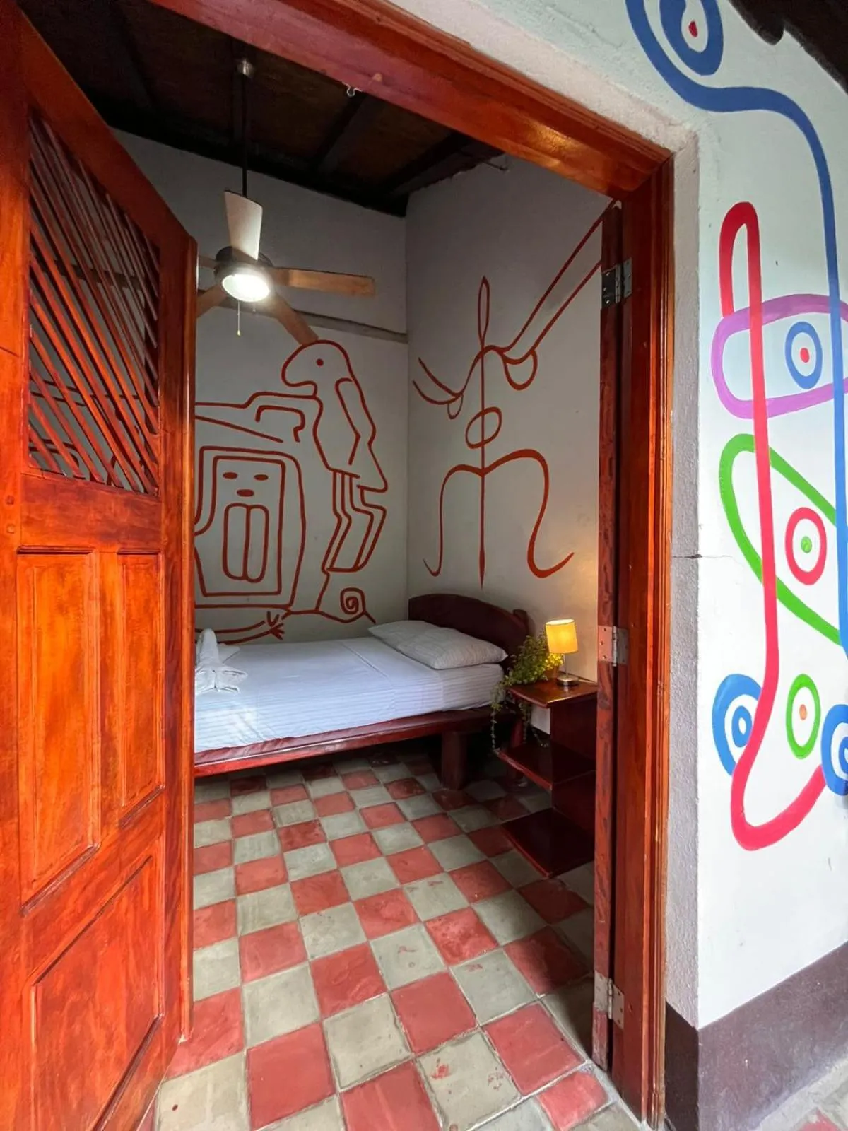 Decorative detail, Bed in Cueva Nica