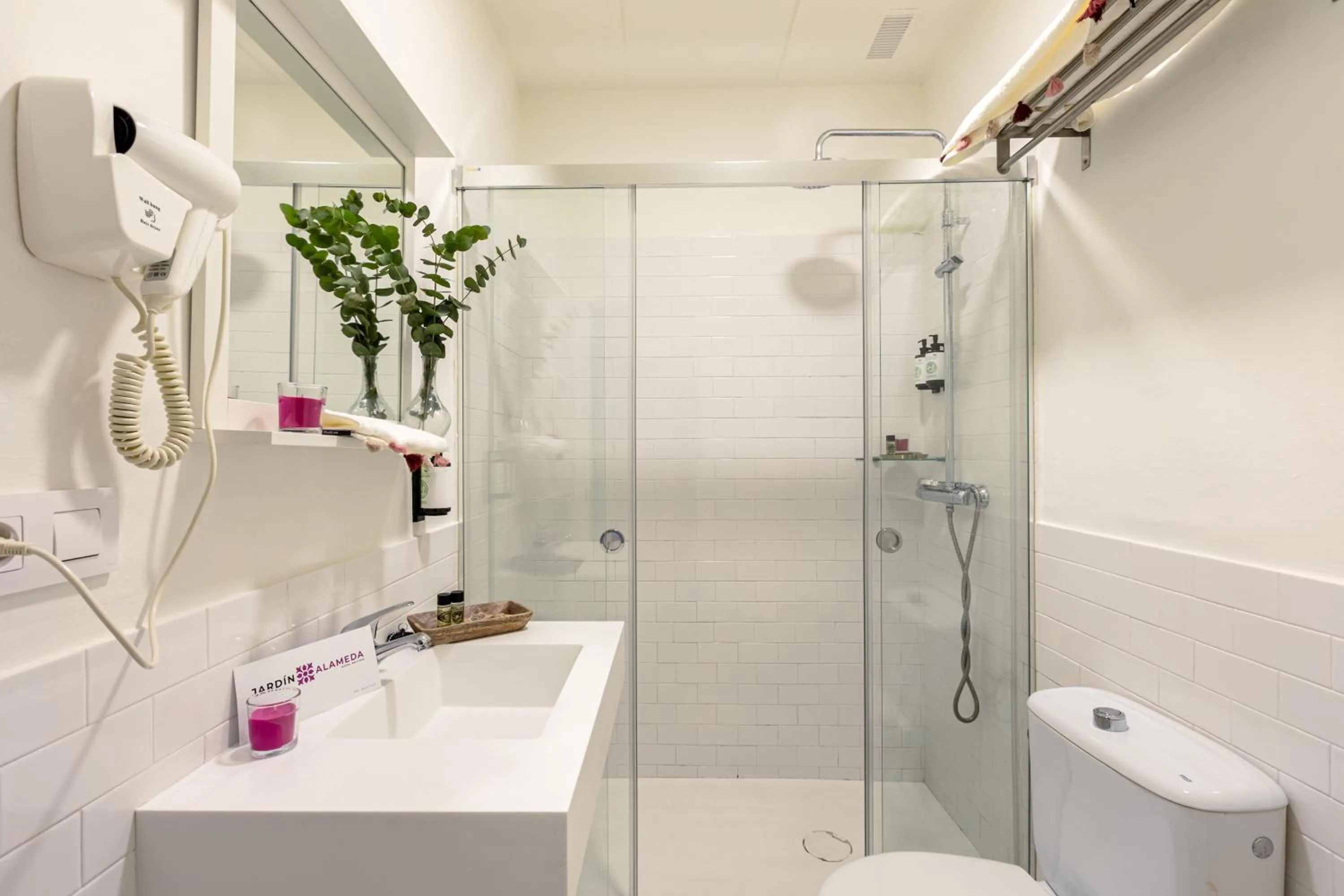 Bathroom in nüa alameda