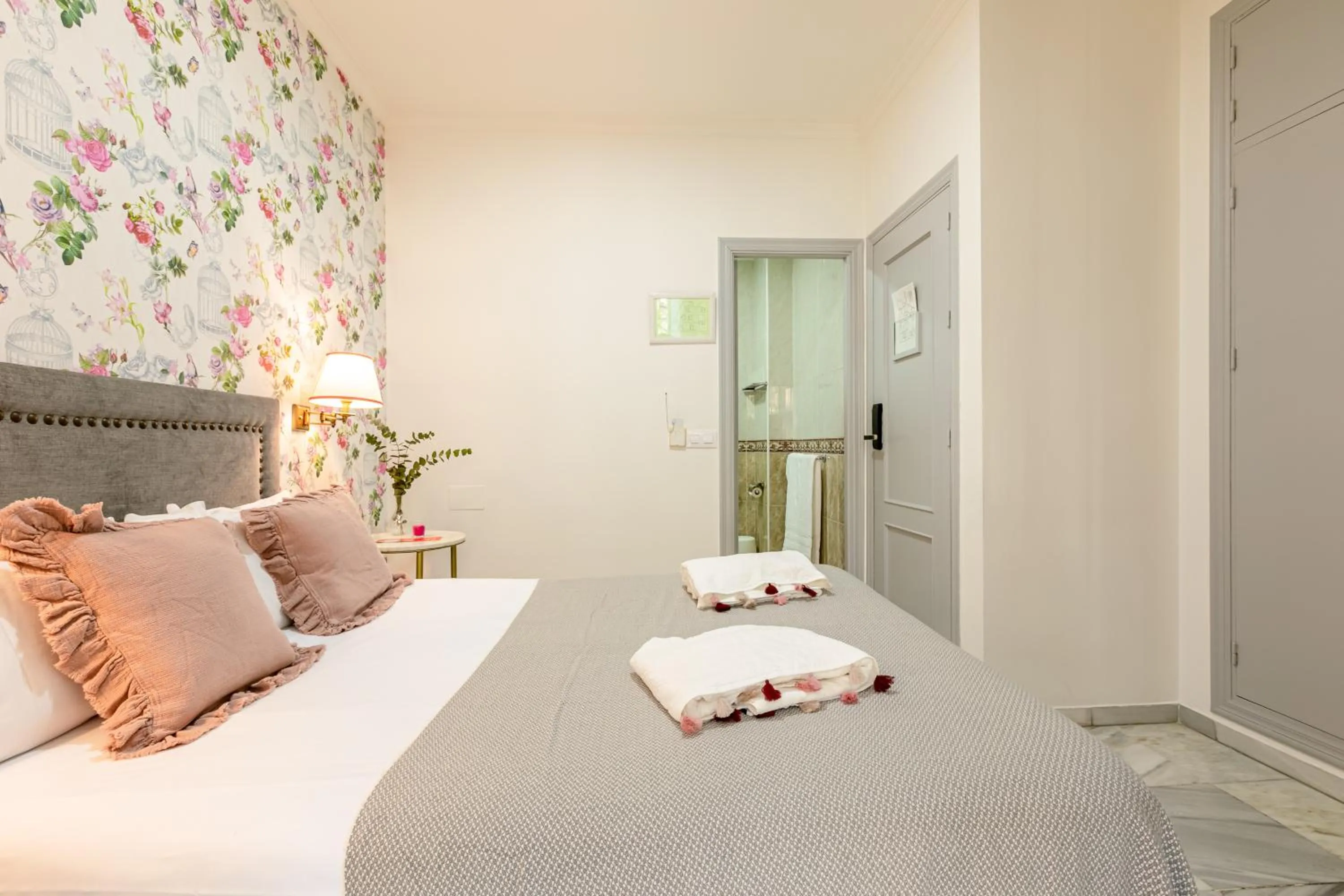 Photo of the whole room, Bed in nüa alameda