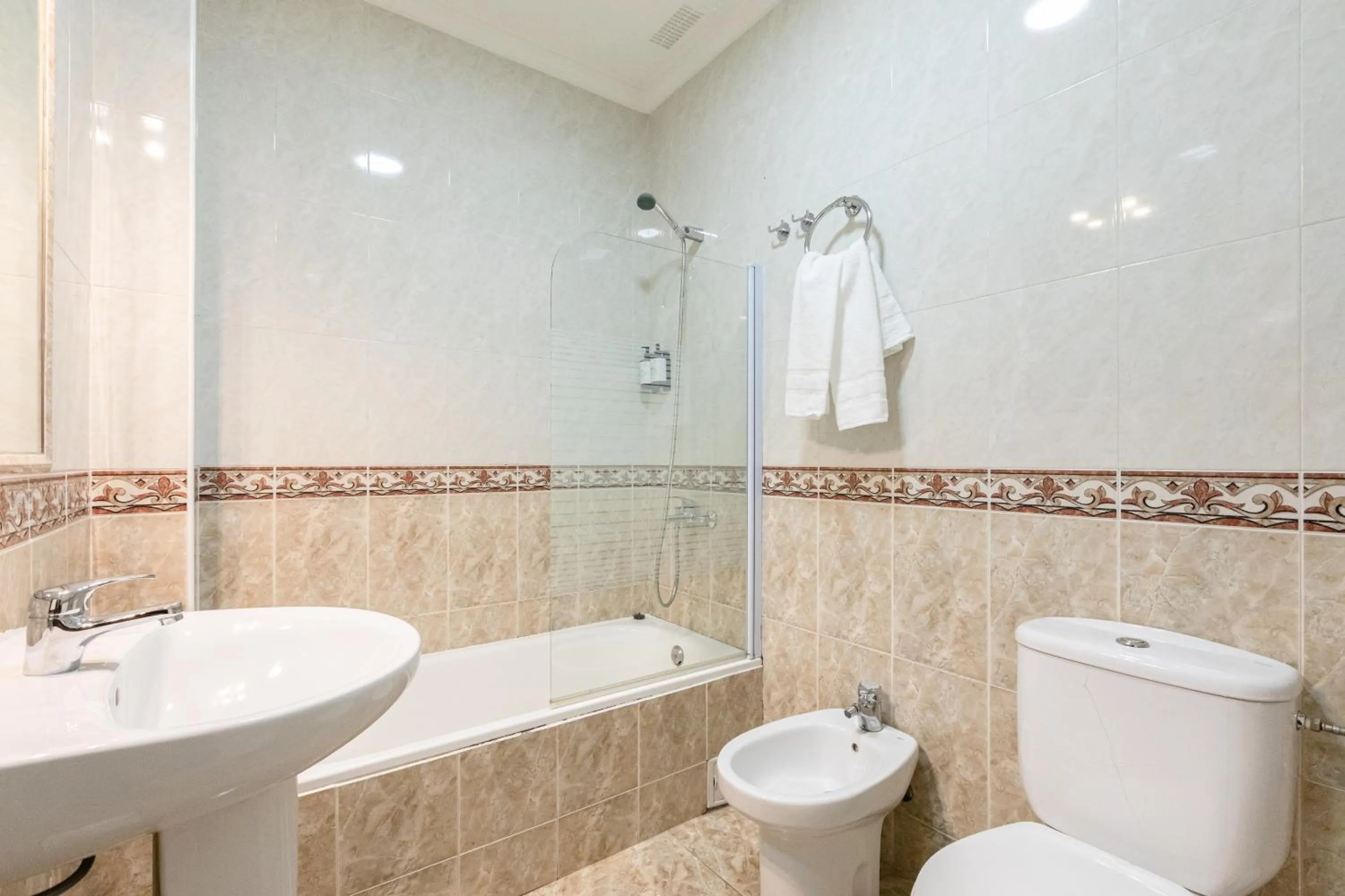 Bathroom in nüa alameda