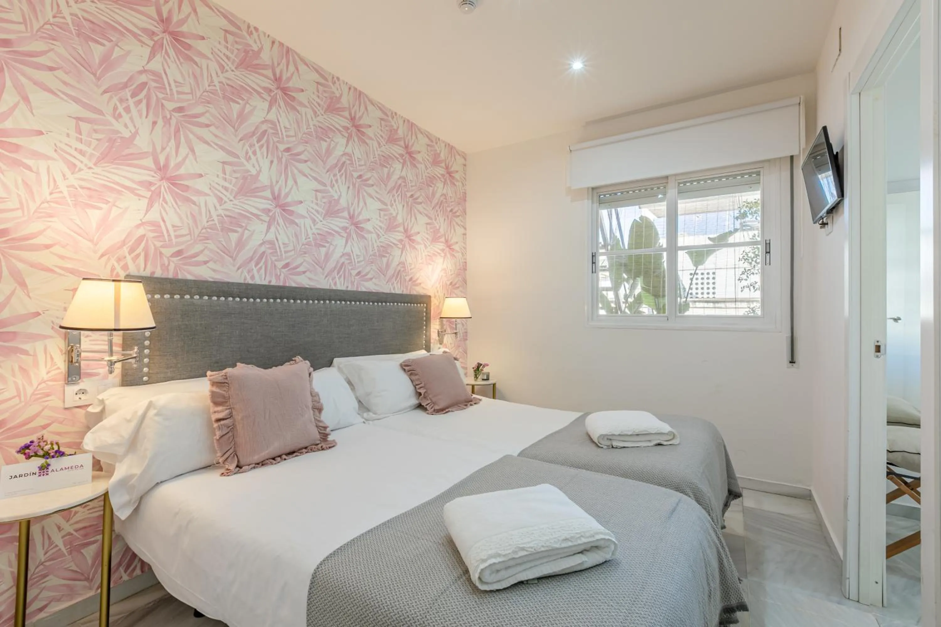 Bedroom, Bed in nüa alameda