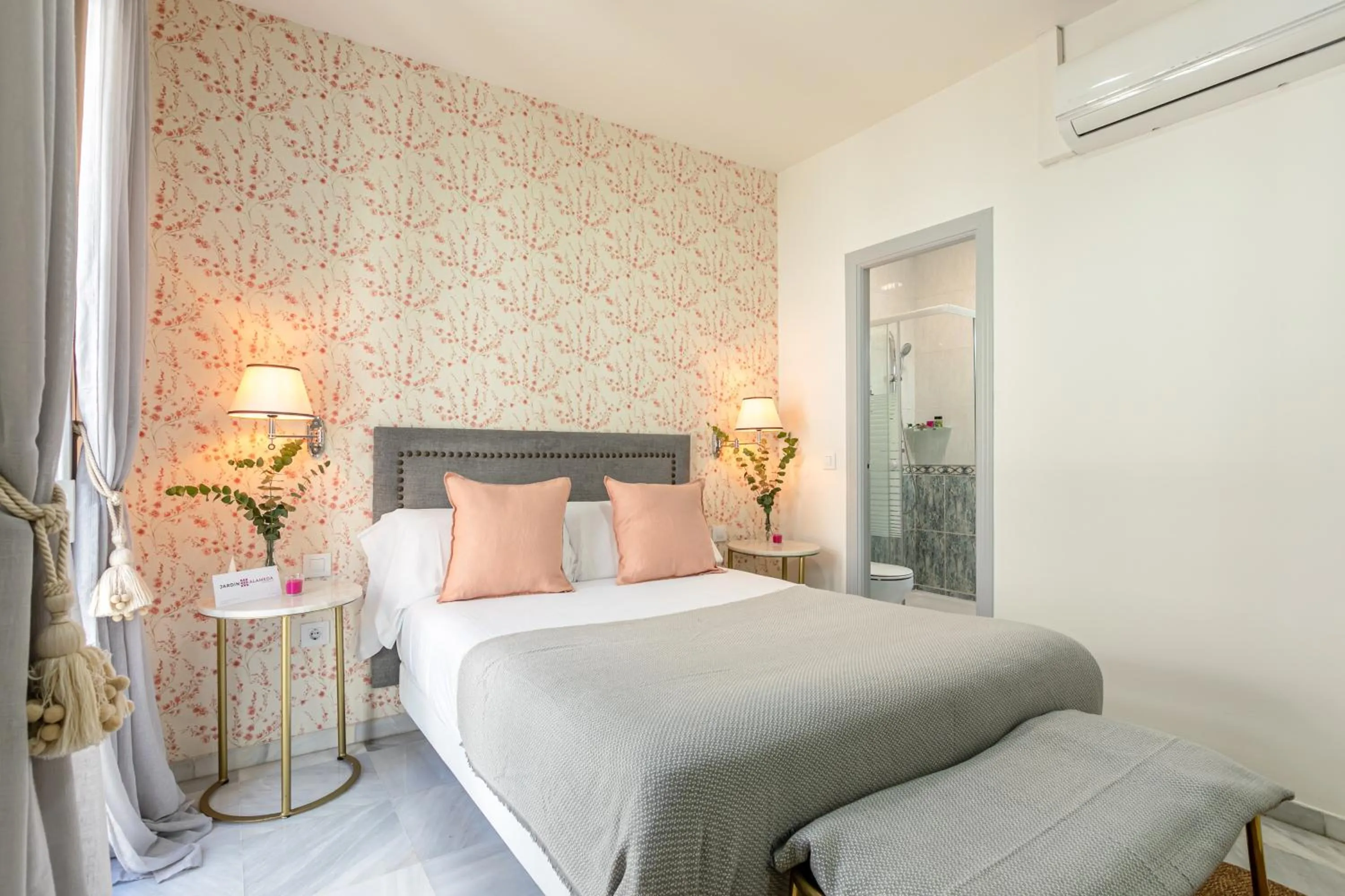 Photo of the whole room, Bed in nüa alameda