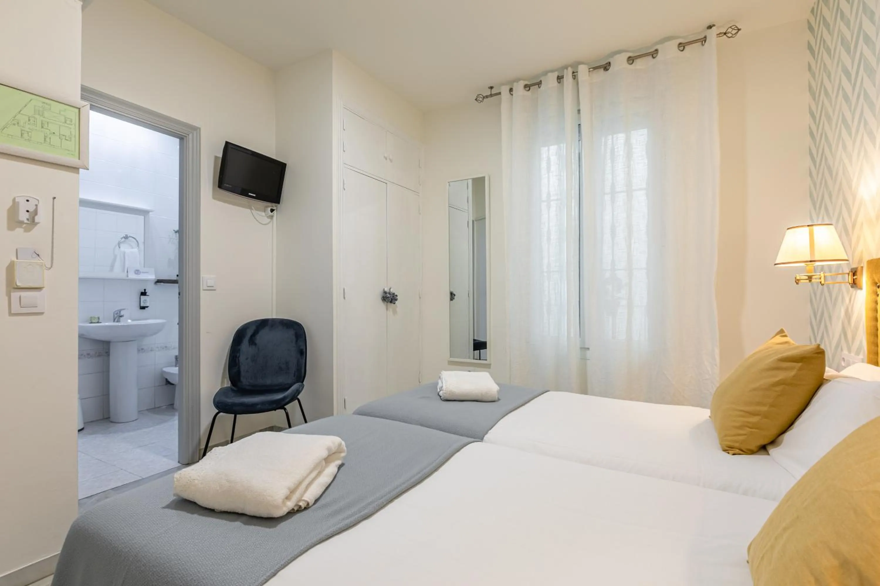 Photo of the whole room, Bed in nüa alameda