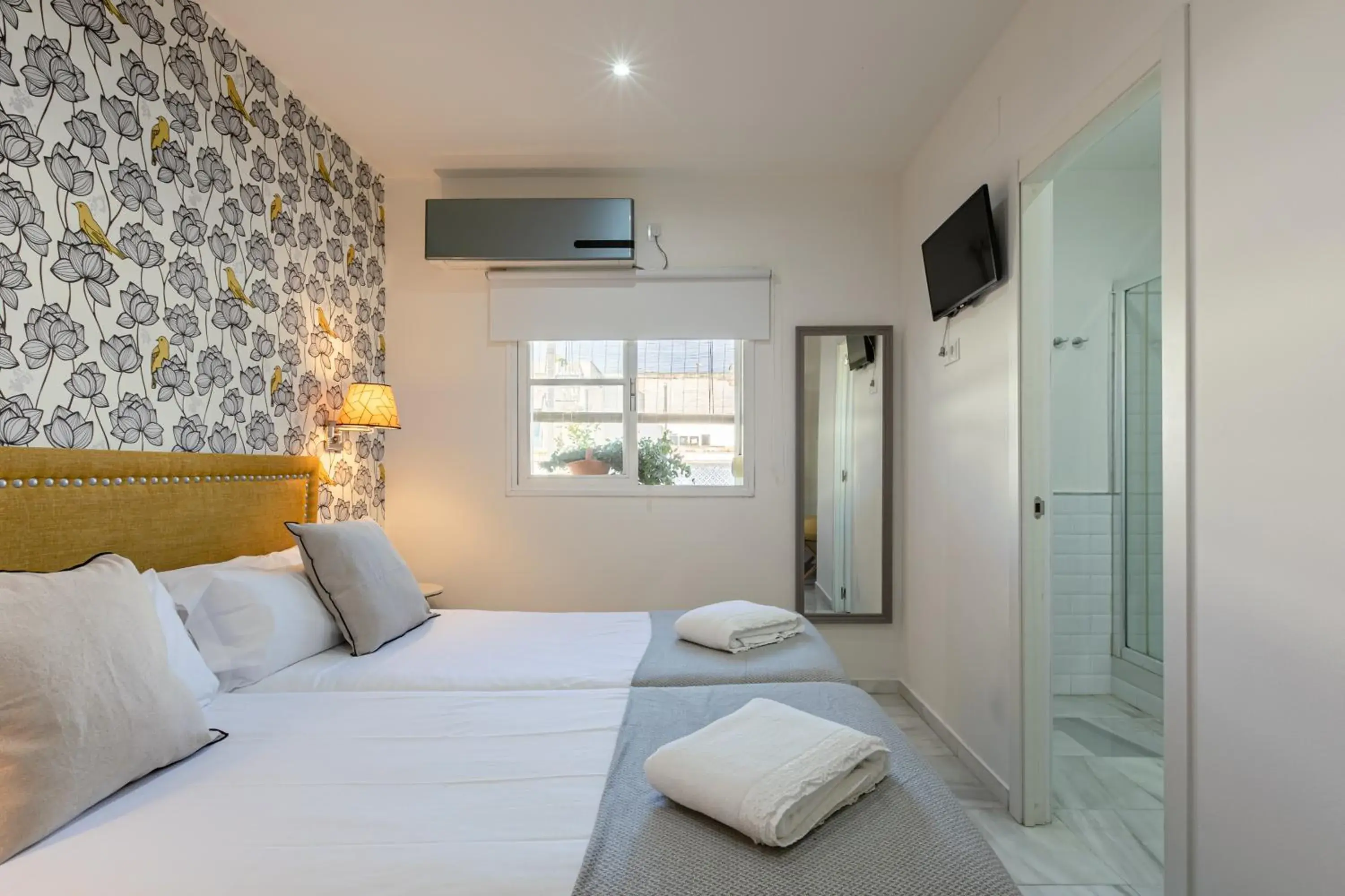 Photo of the whole room, Bed in nüa alameda Photo of the whole room, Bed in nüa alameda