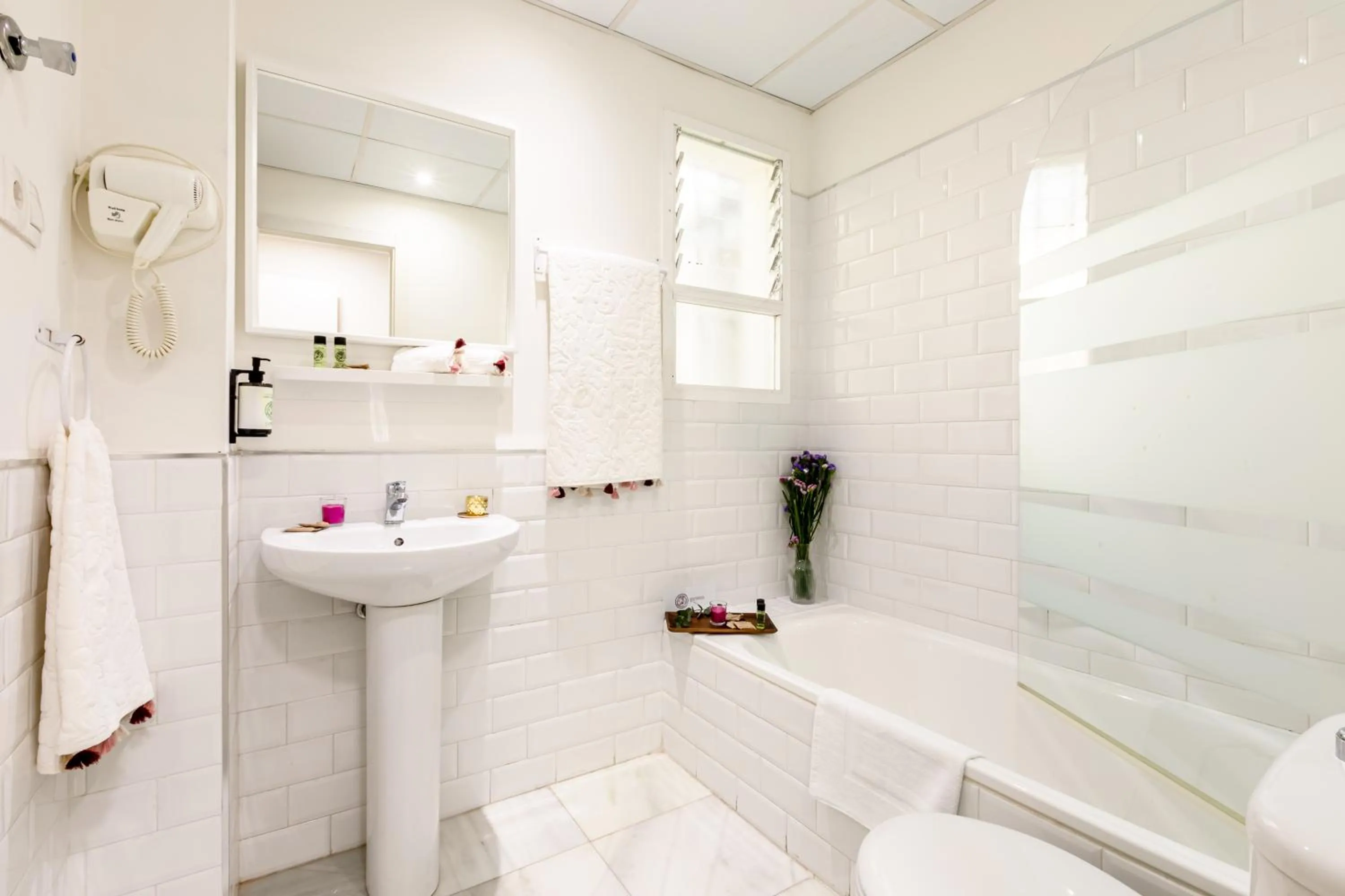 Bathroom in nüa alameda