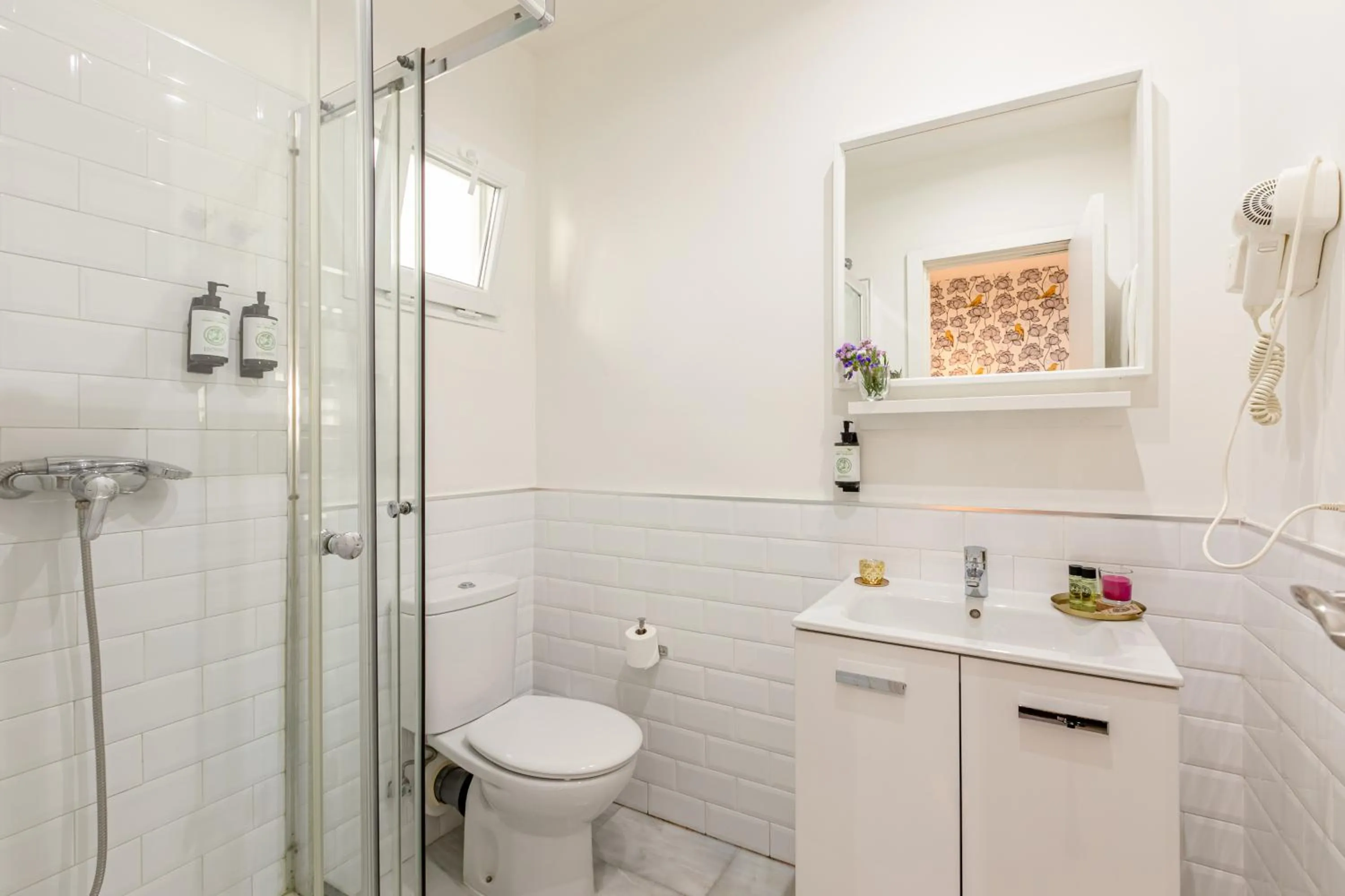 Bathroom in nüa alameda