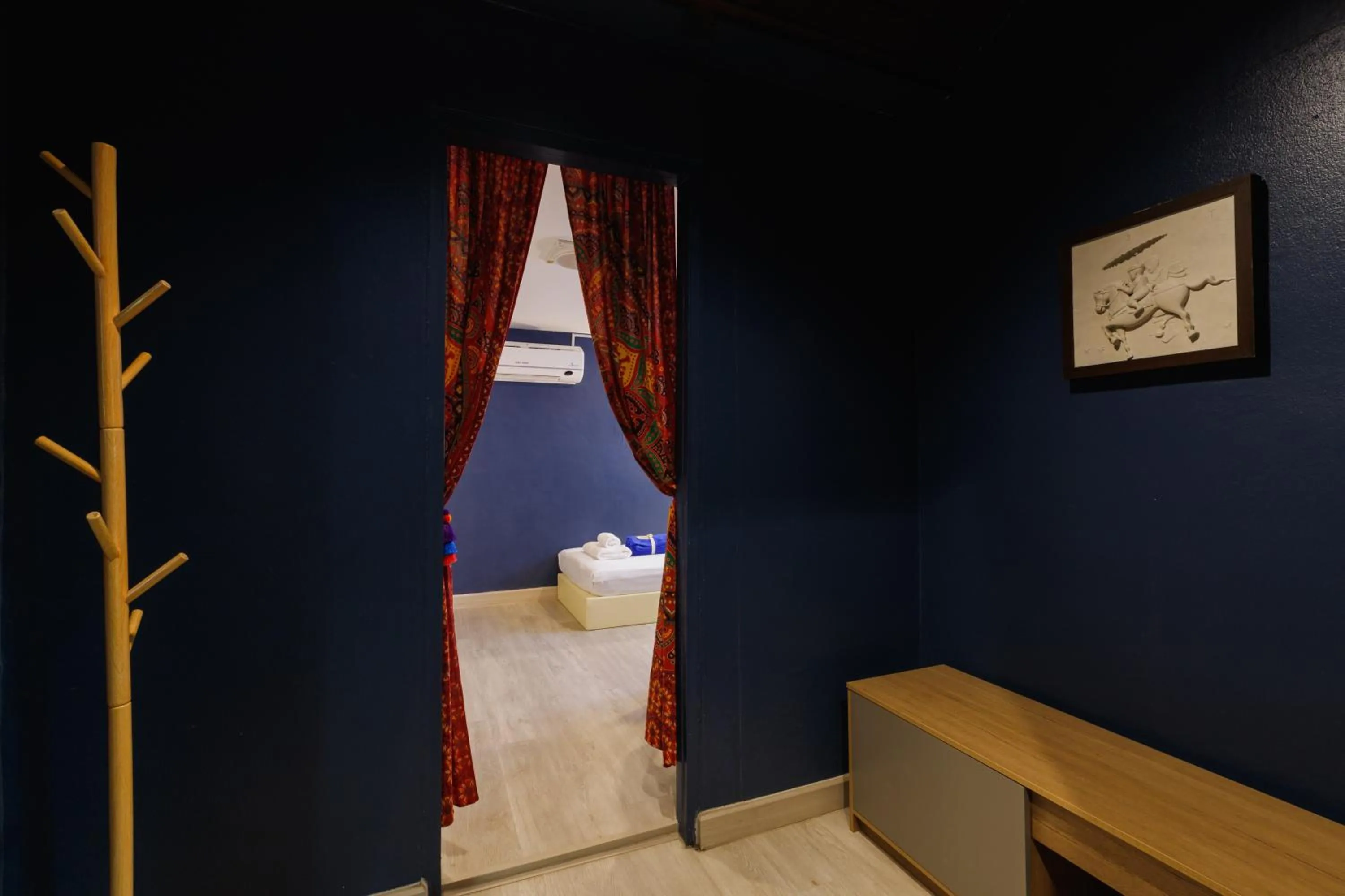 Photo of the whole room, Bed in ILILI House