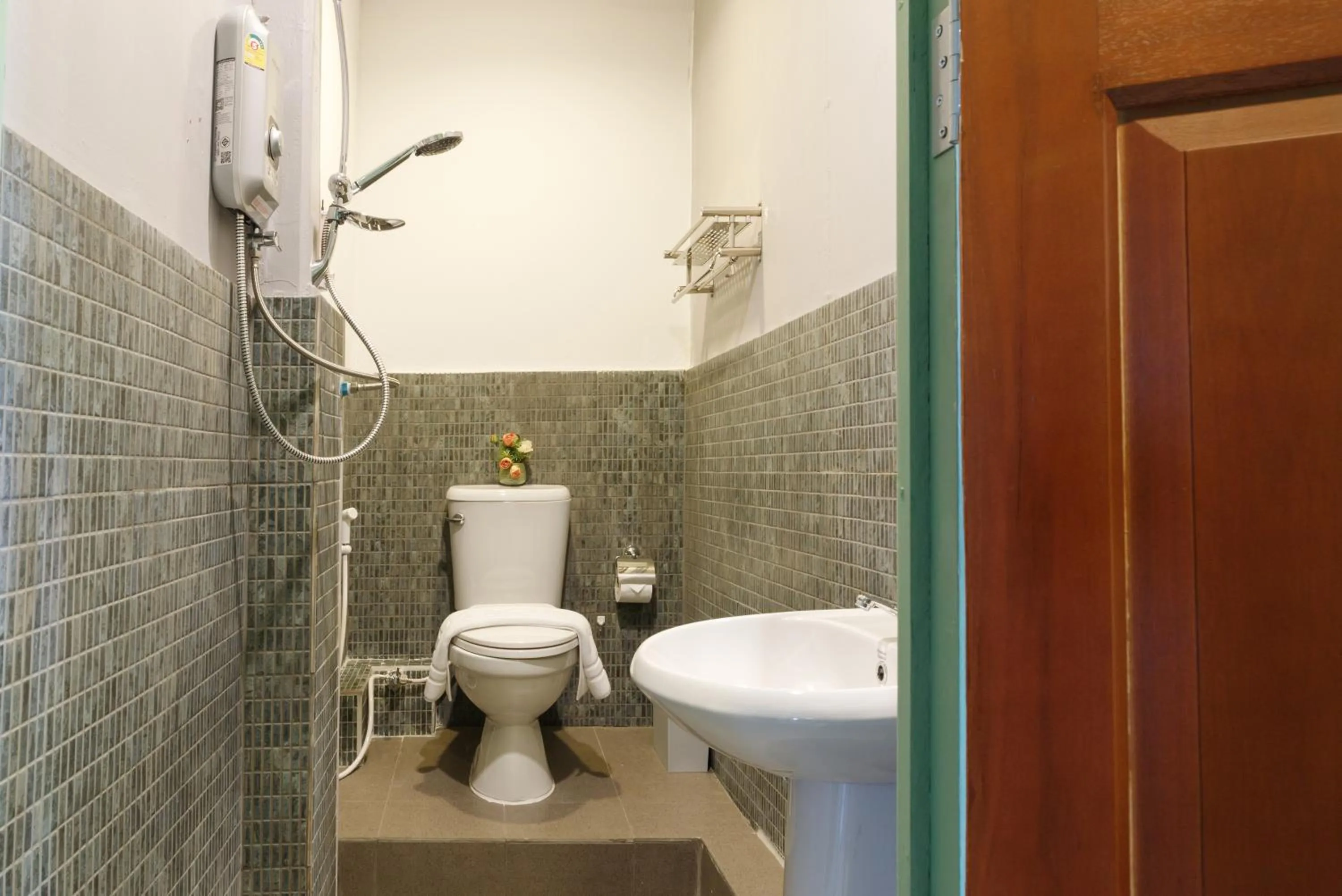 Shower in ILILI House