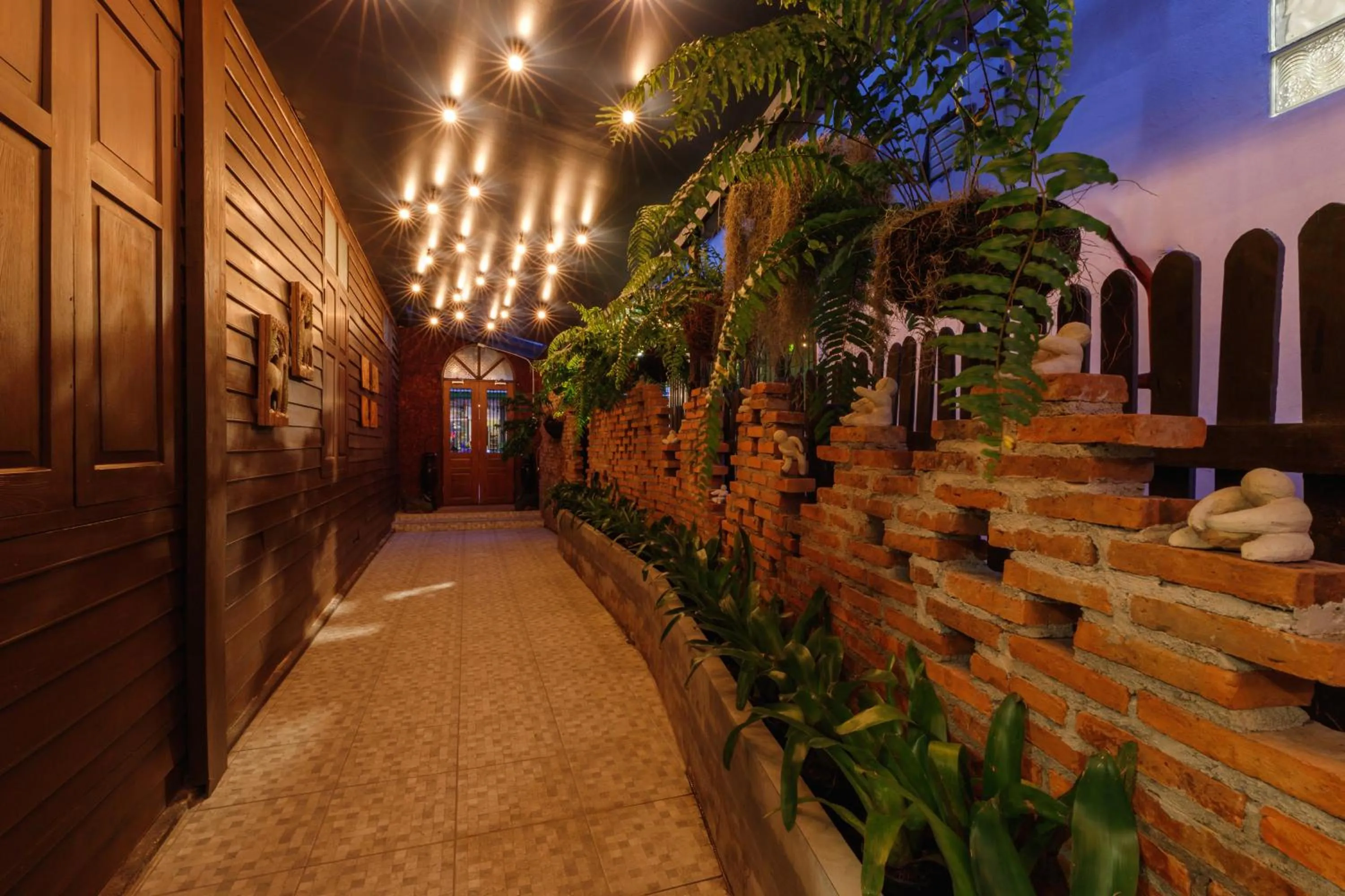 Night in ILILI House