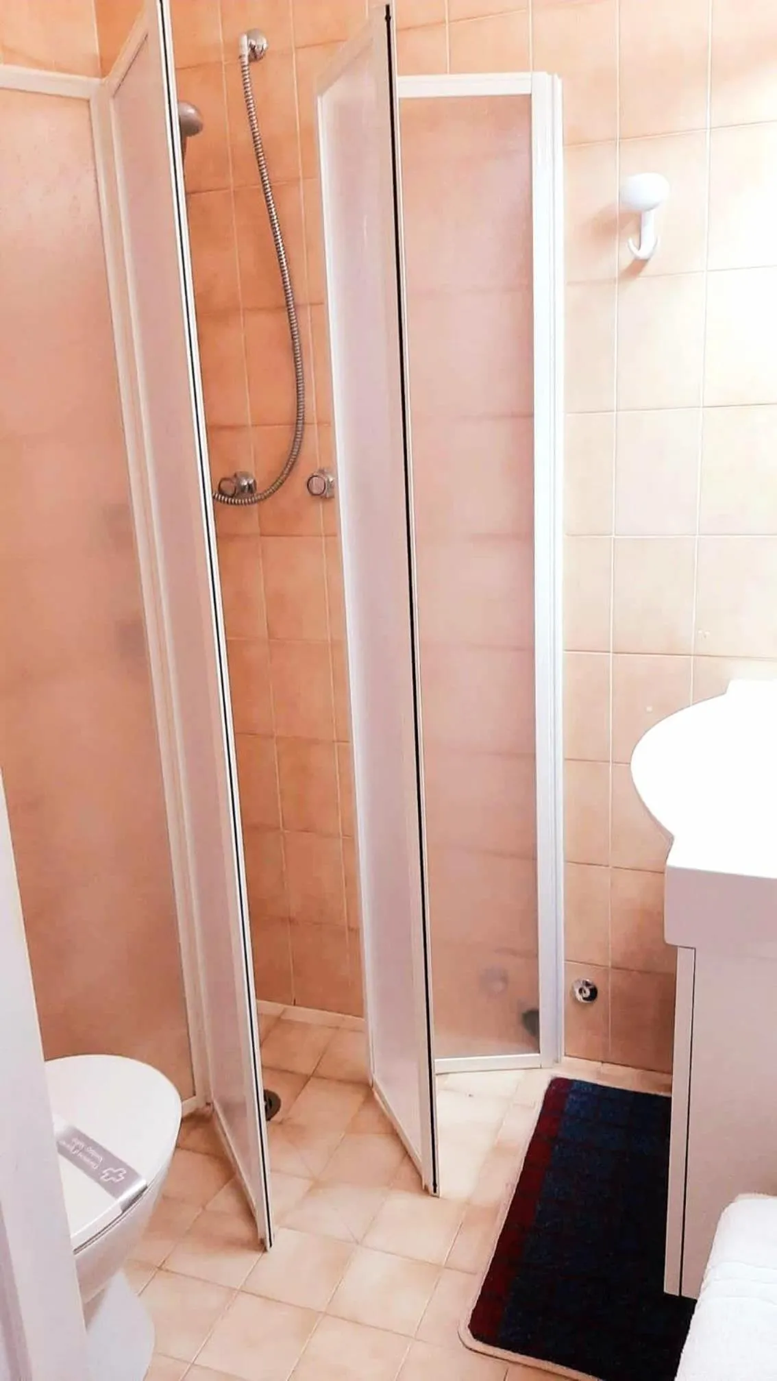 Shower in Hotel Strand a frontemare