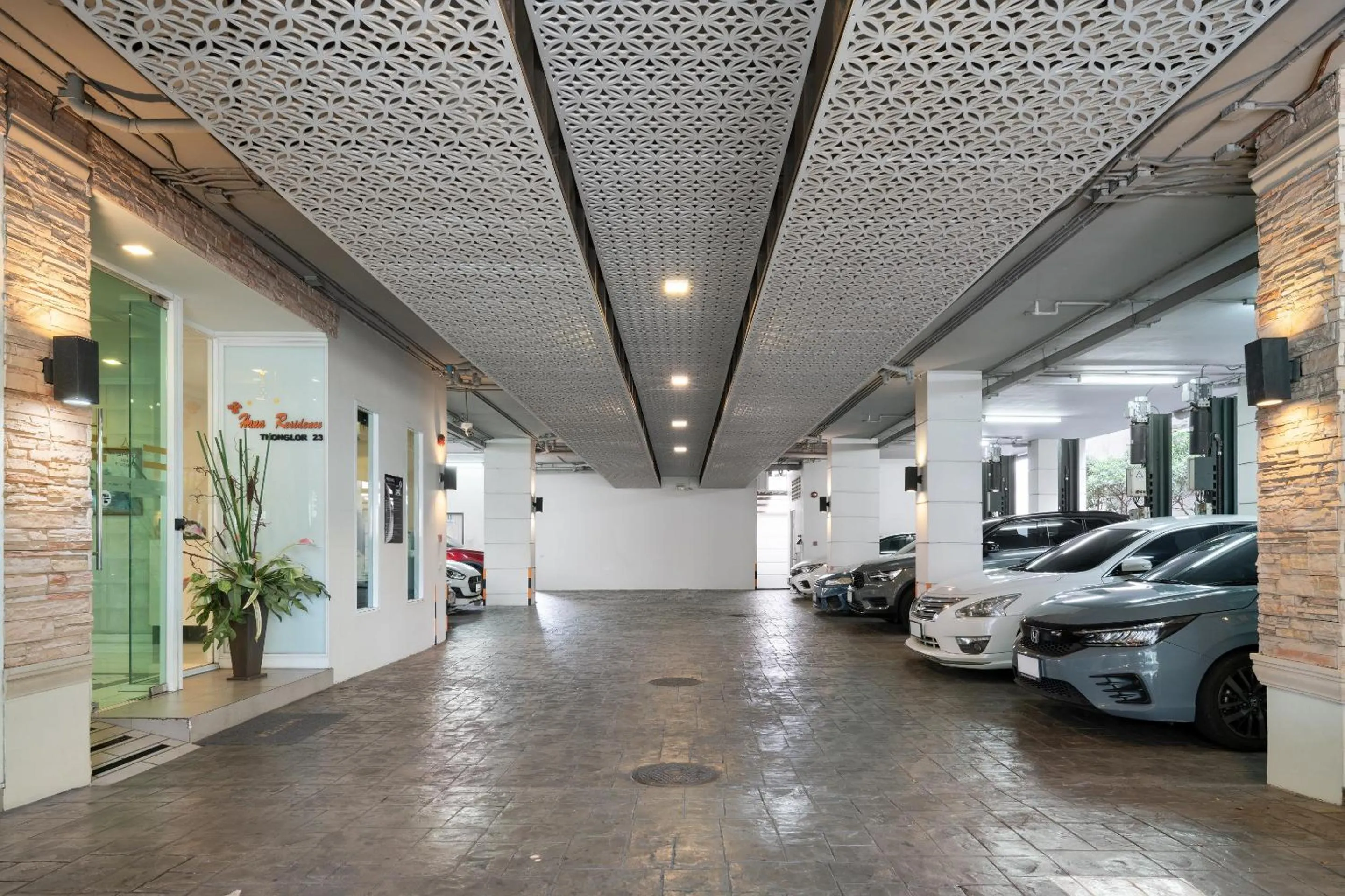 Parking in Syama Hana Executive Apartments Thonglor