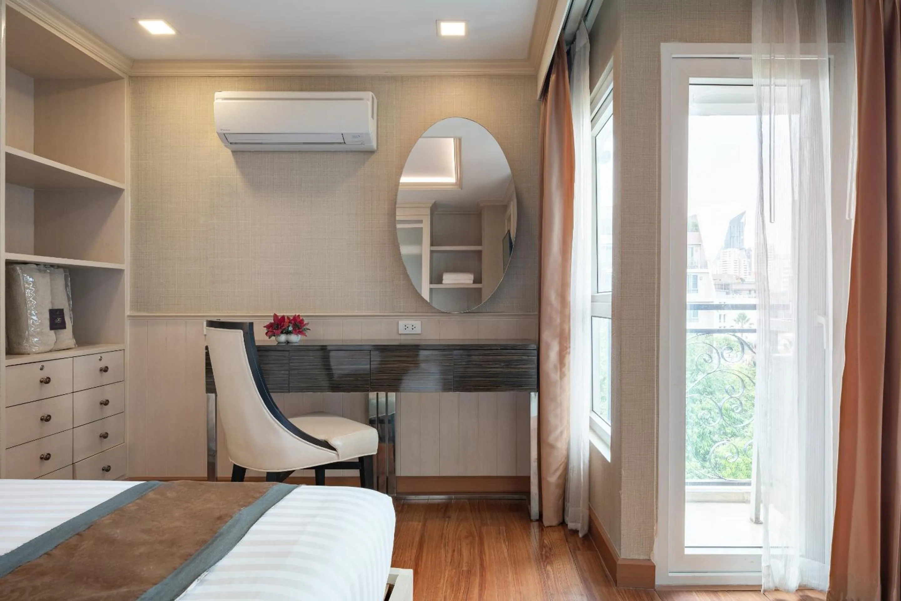 Bed in Syama Hana Executive Apartments Thonglor