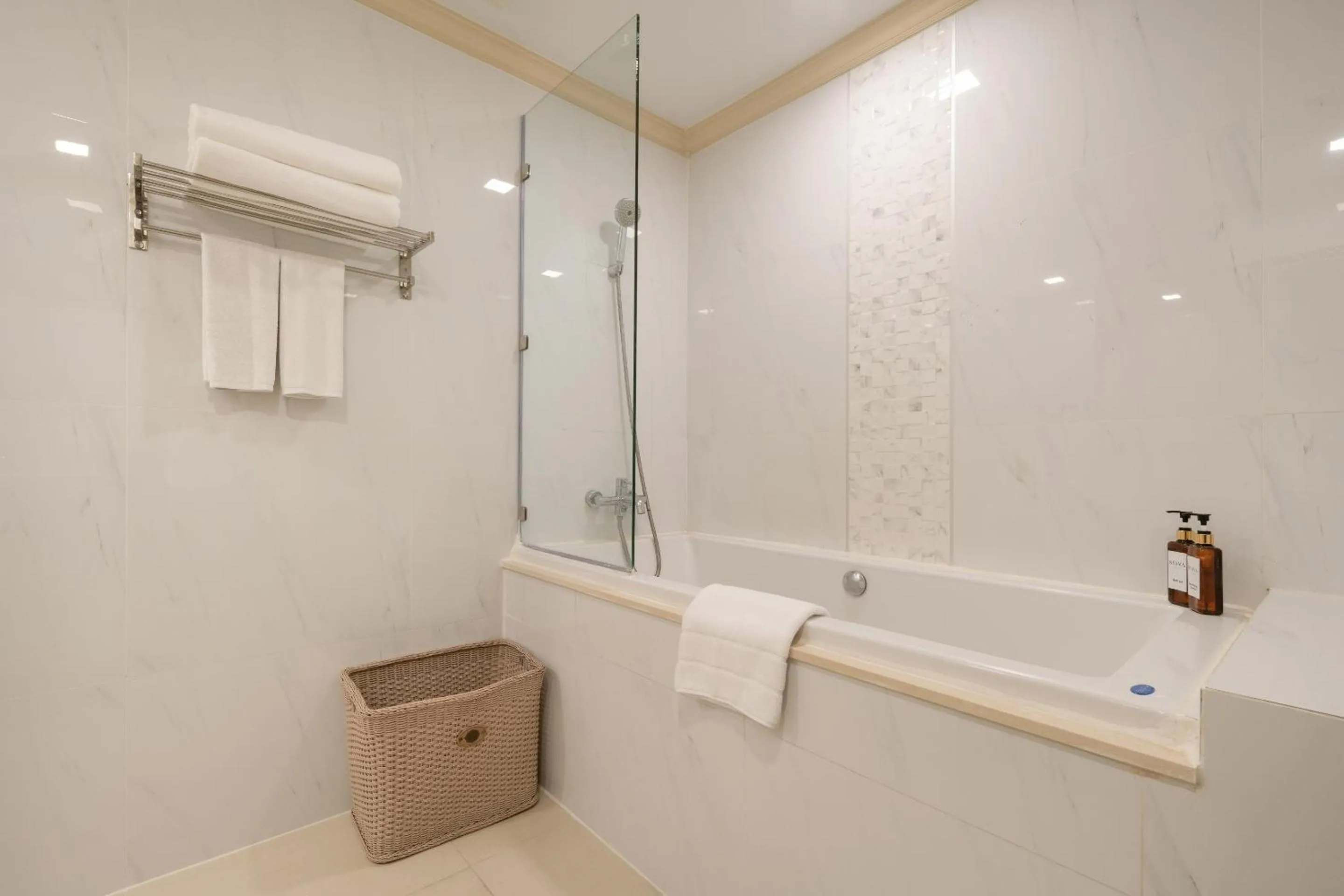Shower in Syama Hana Executive Apartments Thonglor