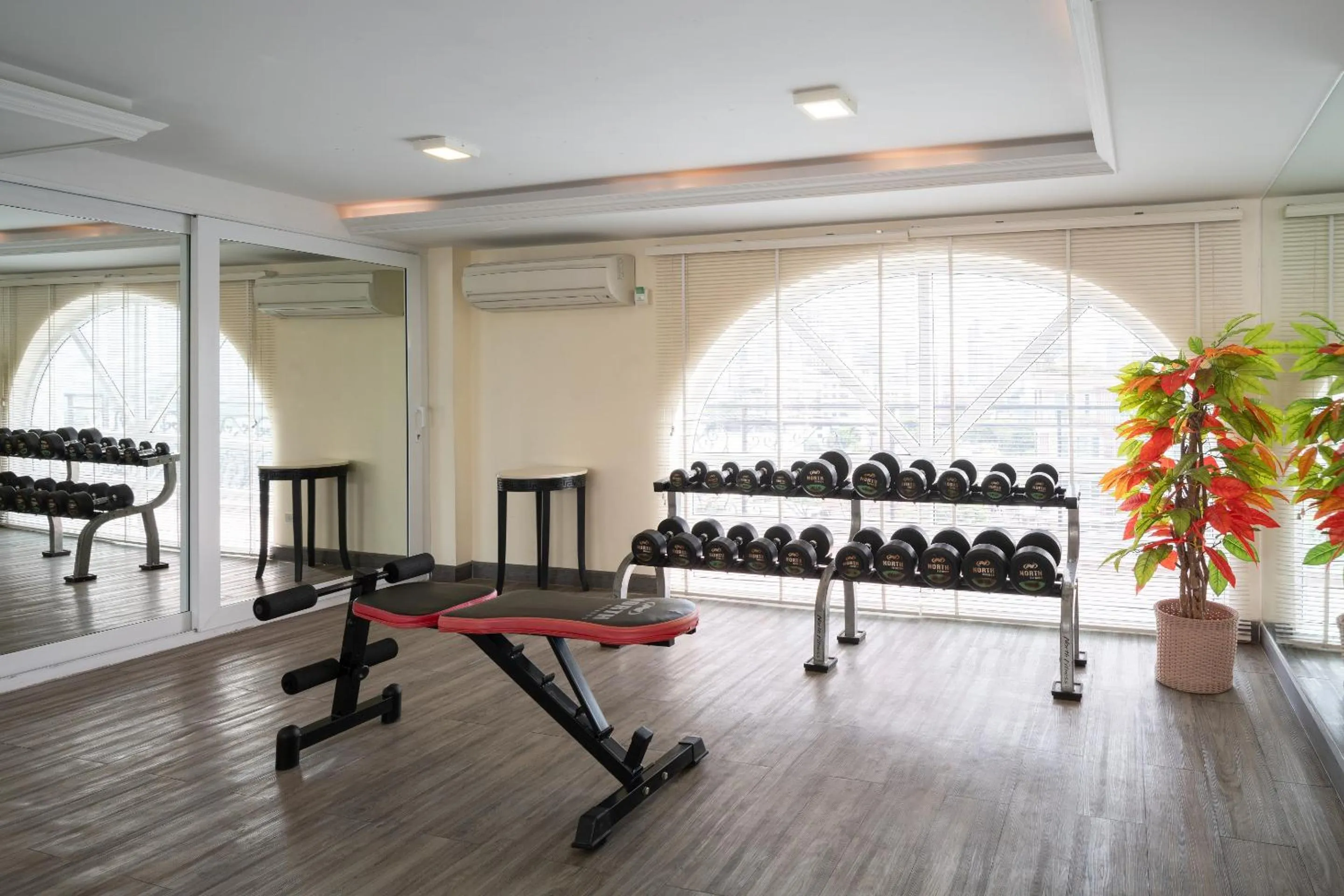 Fitness centre/facilities in Syama Hana Executive Apartments Thonglor