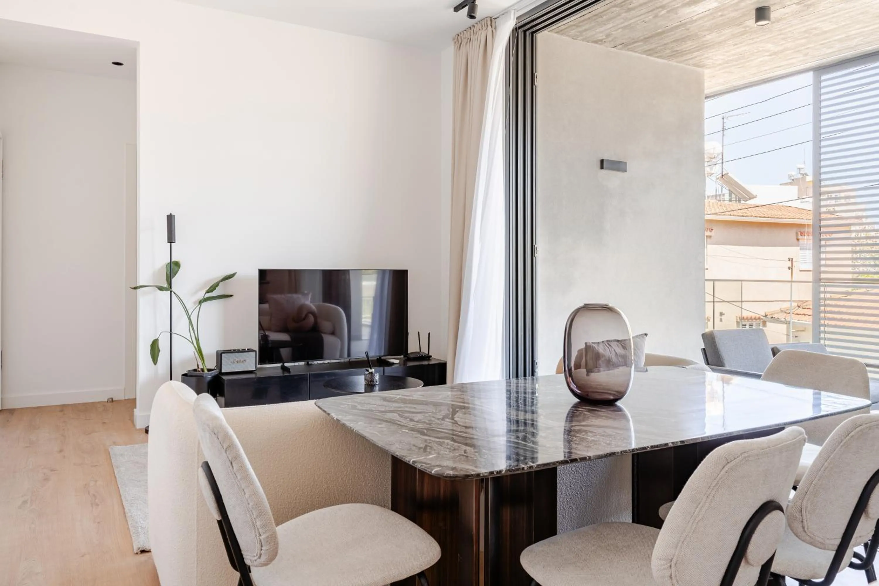 TV and multimedia in Yamas Urban Living Sequoia Residence