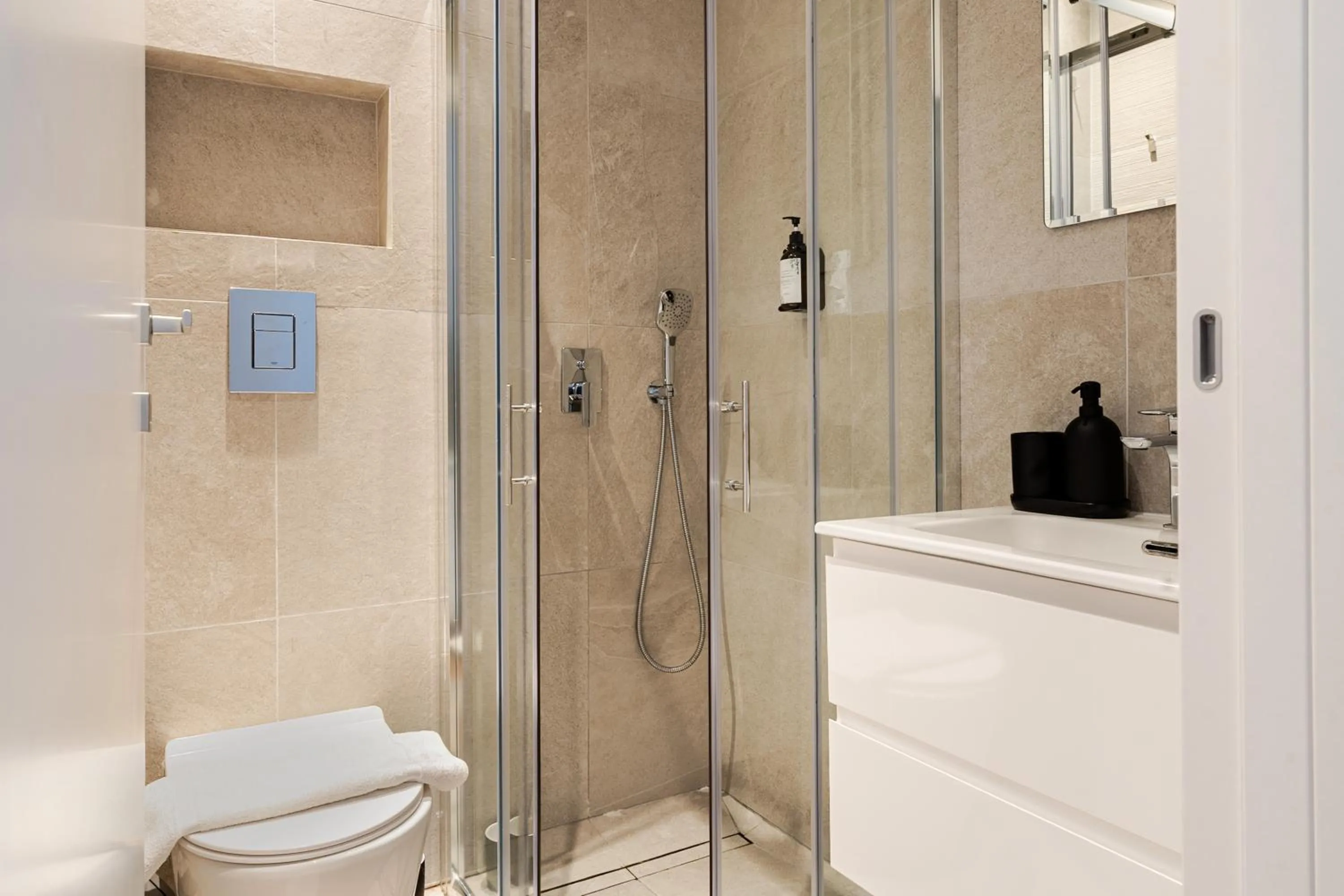 Shower in Yamas Urban Living Sequoia Residence