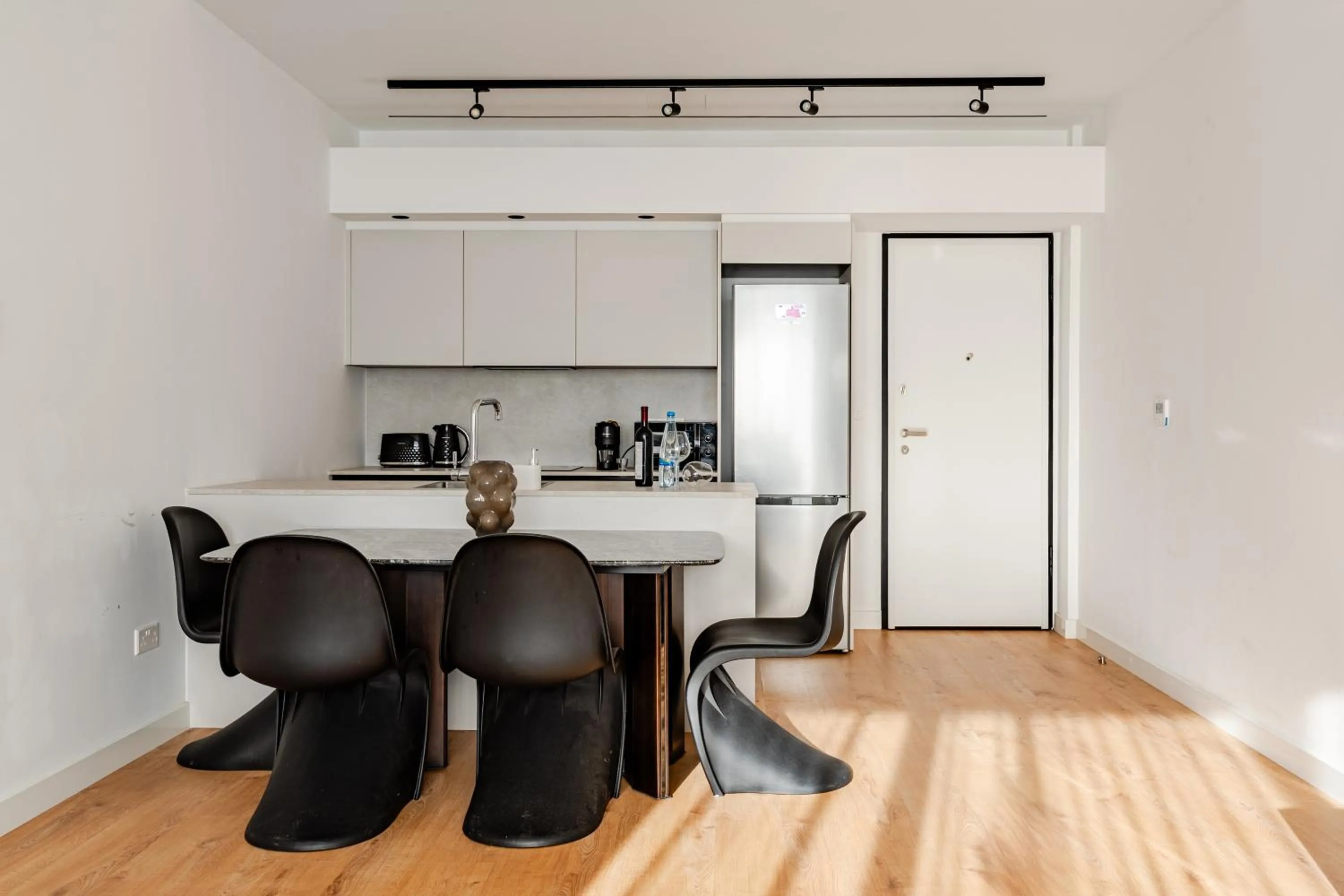 Kitchen or kitchenette in Yamas Urban Living Sequoia Residence