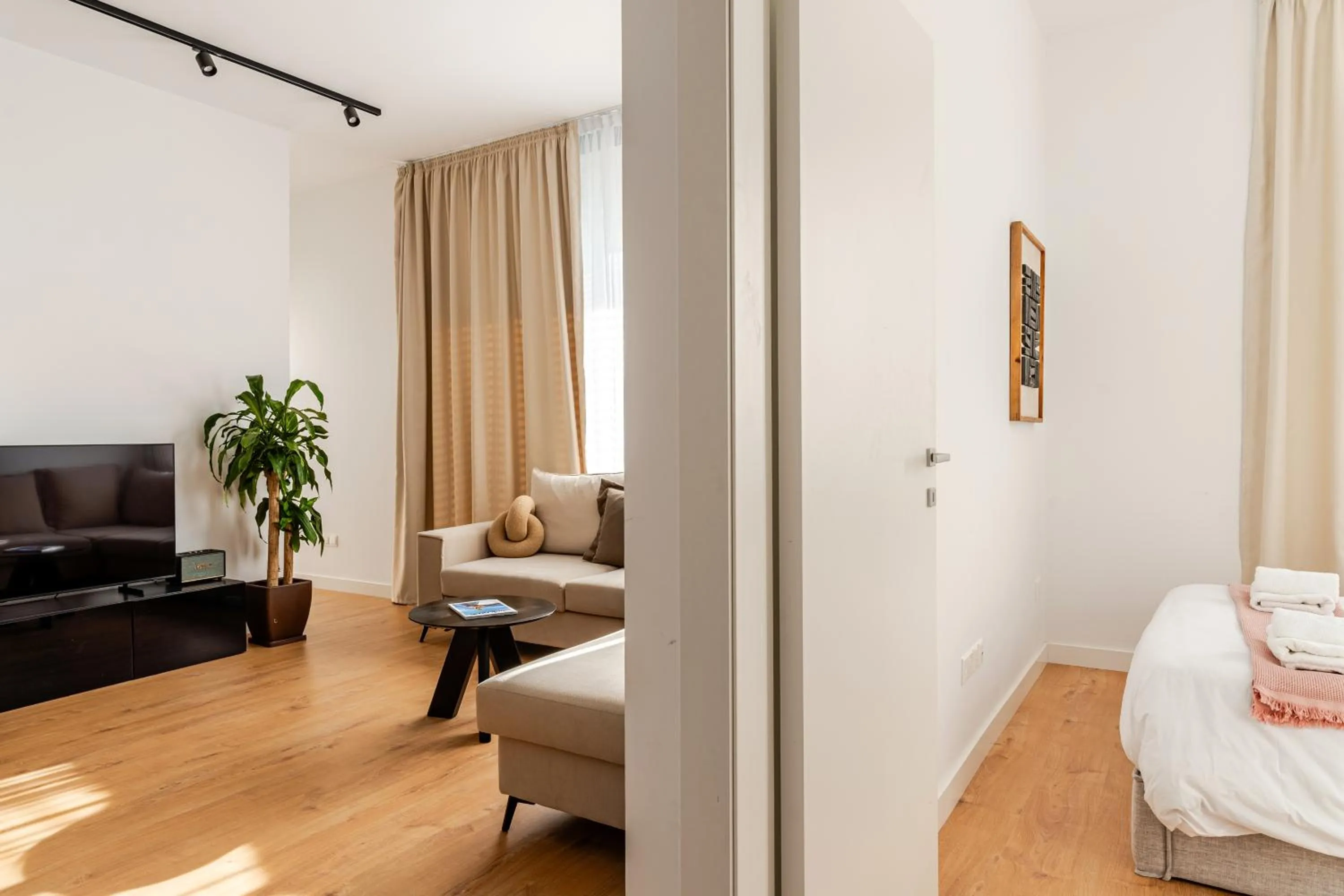 Living room, Bed in Yamas Urban Living Sequoia Residence