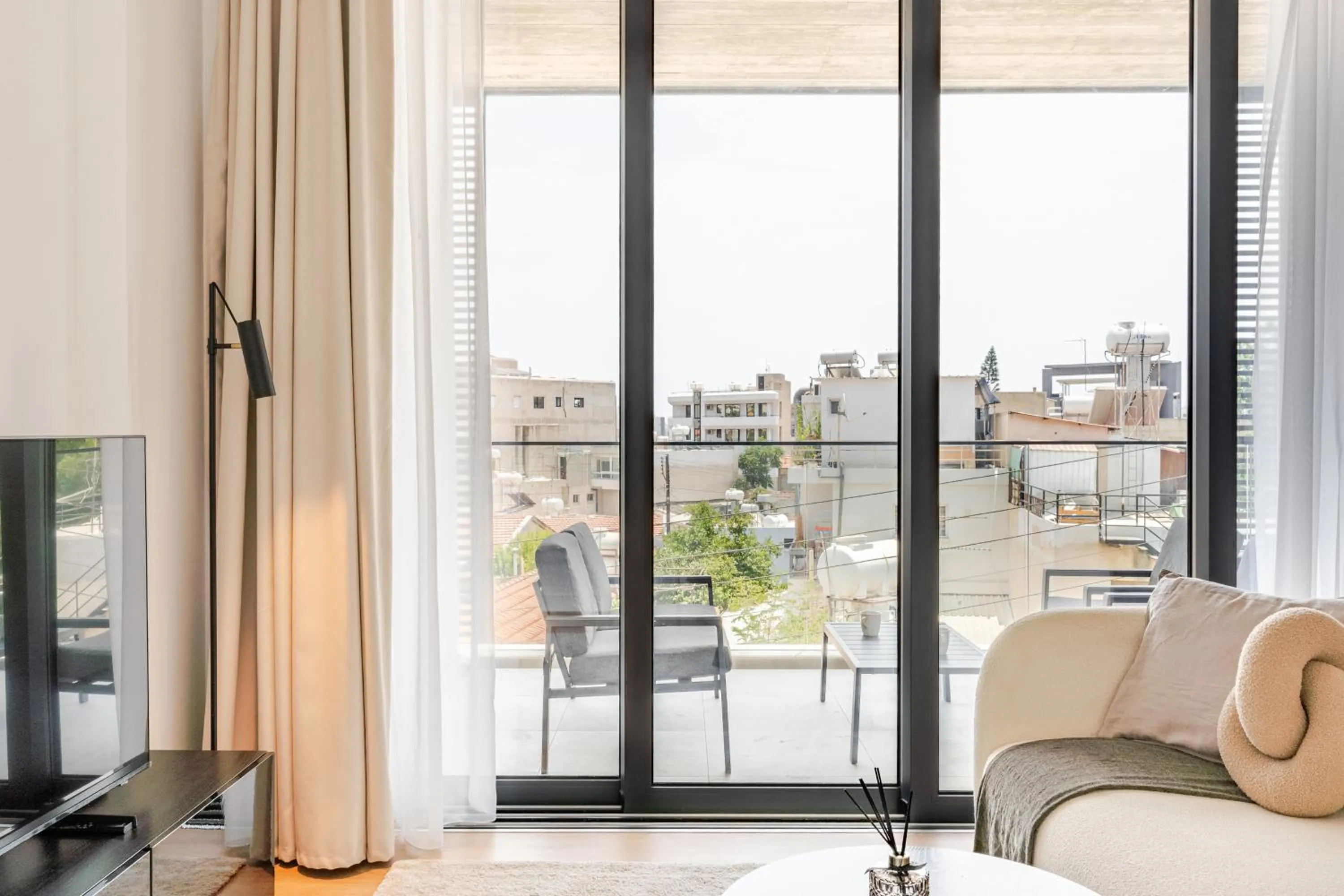 TV and multimedia in Yamas Urban Living Sequoia Residence