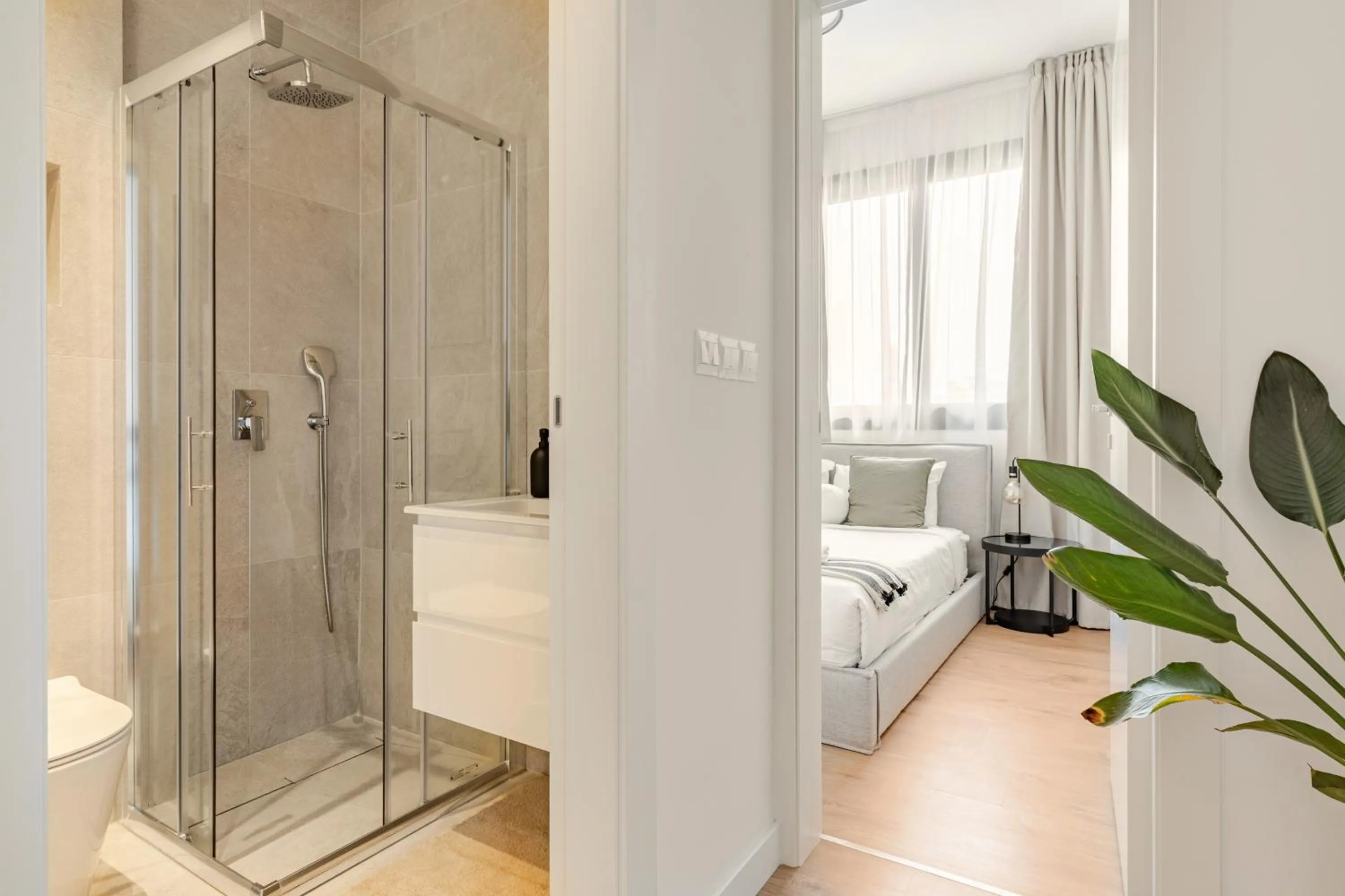 Shower, Bed in Yamas Urban Living Sequoia Residence