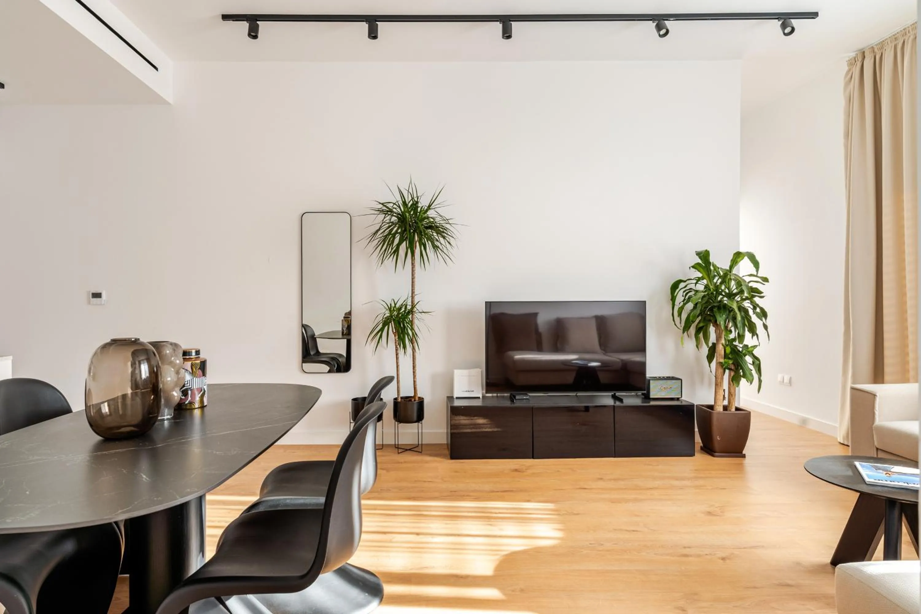 TV and multimedia in Yamas Urban Living Sequoia Residence