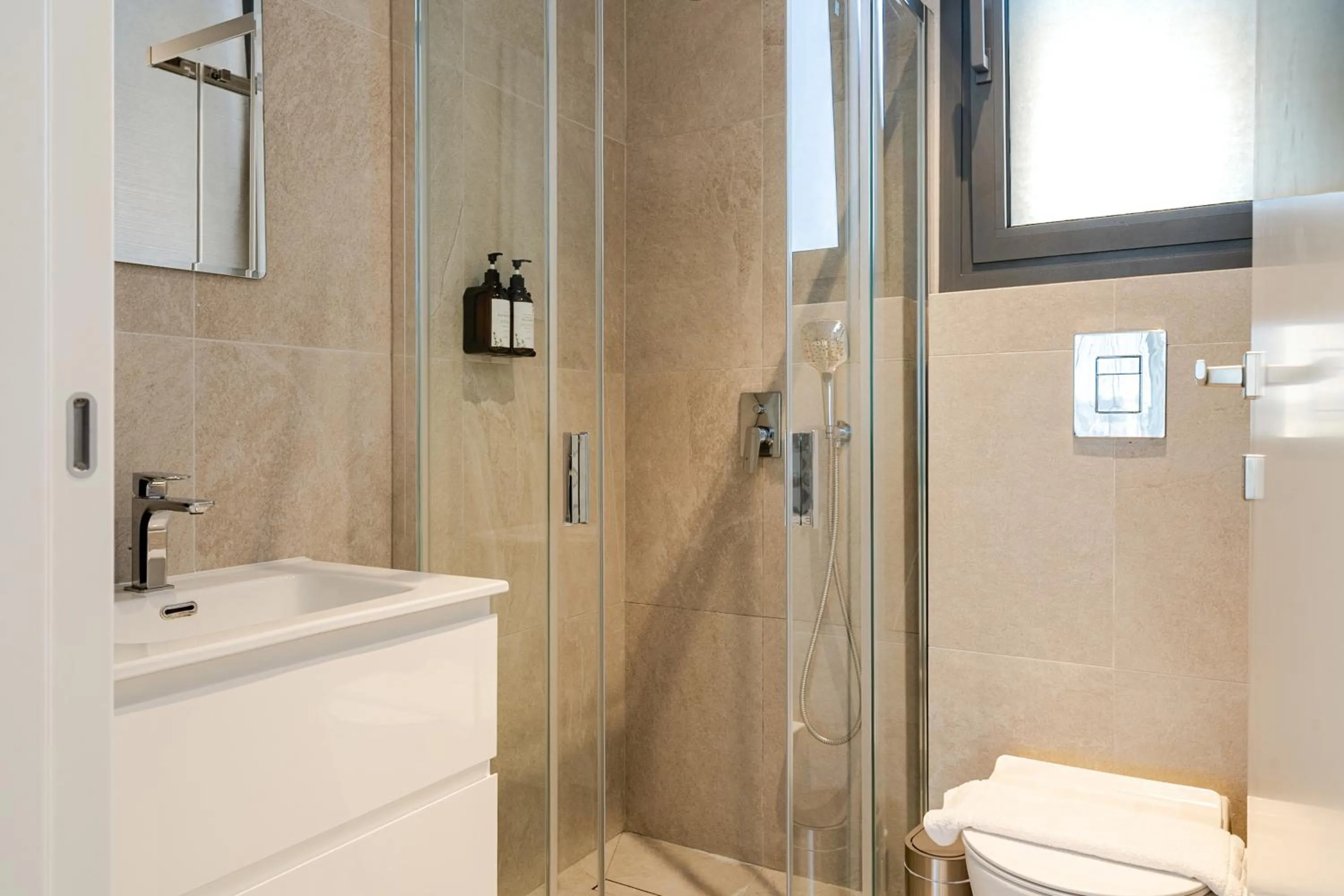 Shower in Yamas Urban Living Sequoia Residence