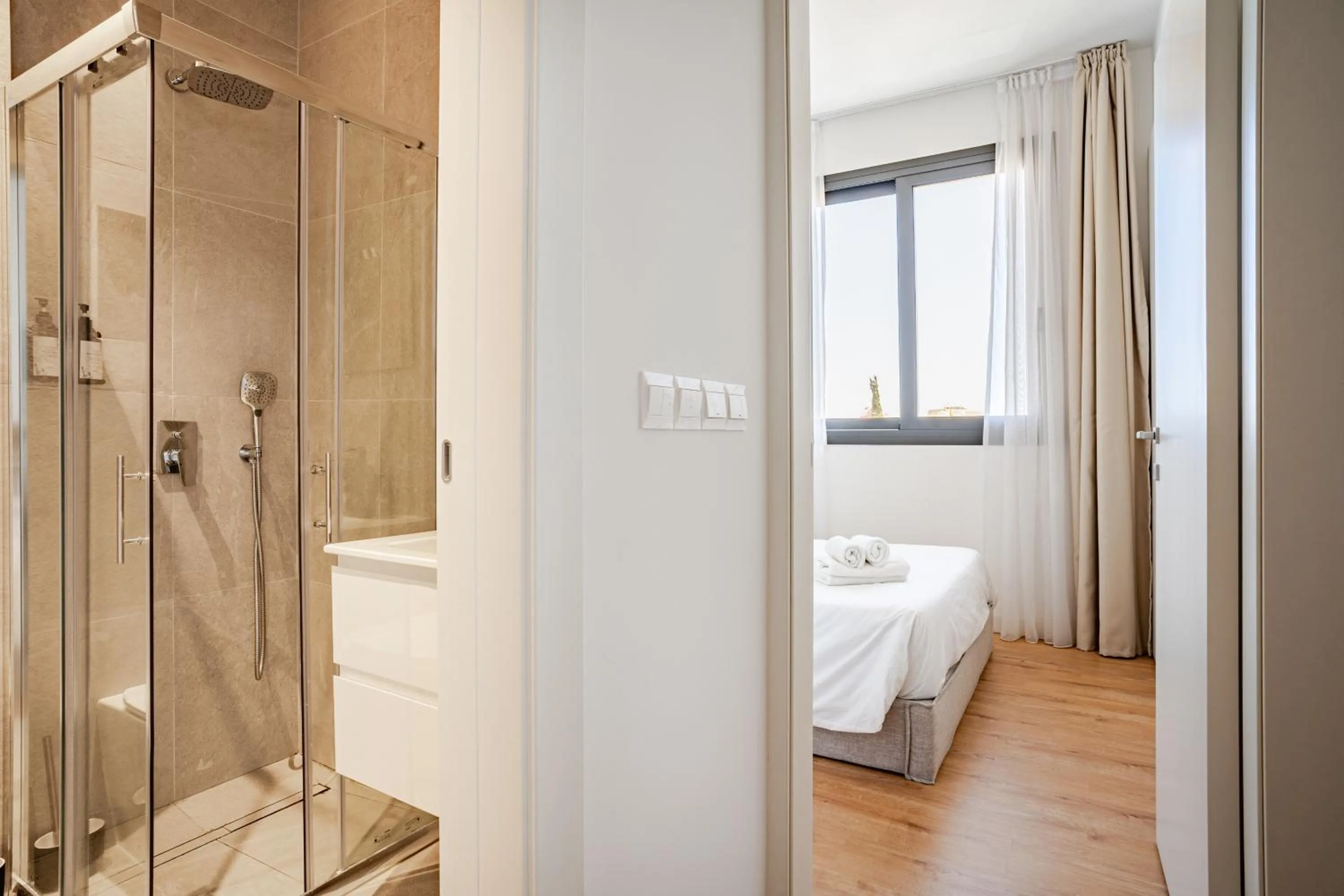 Shower, Bed in Yamas Urban Living Sequoia Residence