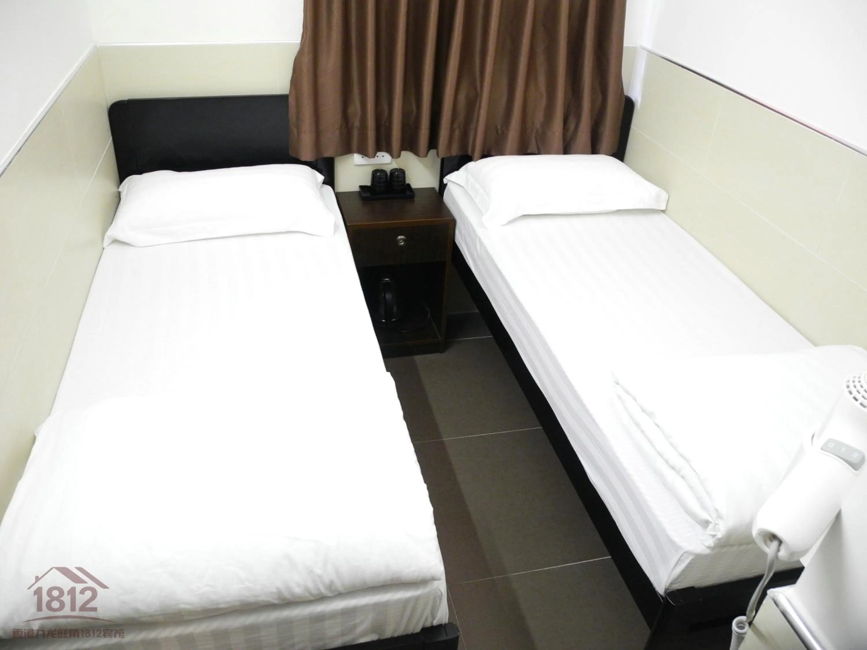 Photo of the whole room, Bed in Kowloon Mongkok 1812 Guest House