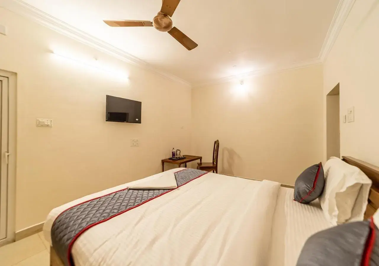 TV and multimedia, Bed in Yellow Residency TV and multimedia, Bed in Yellow Residency