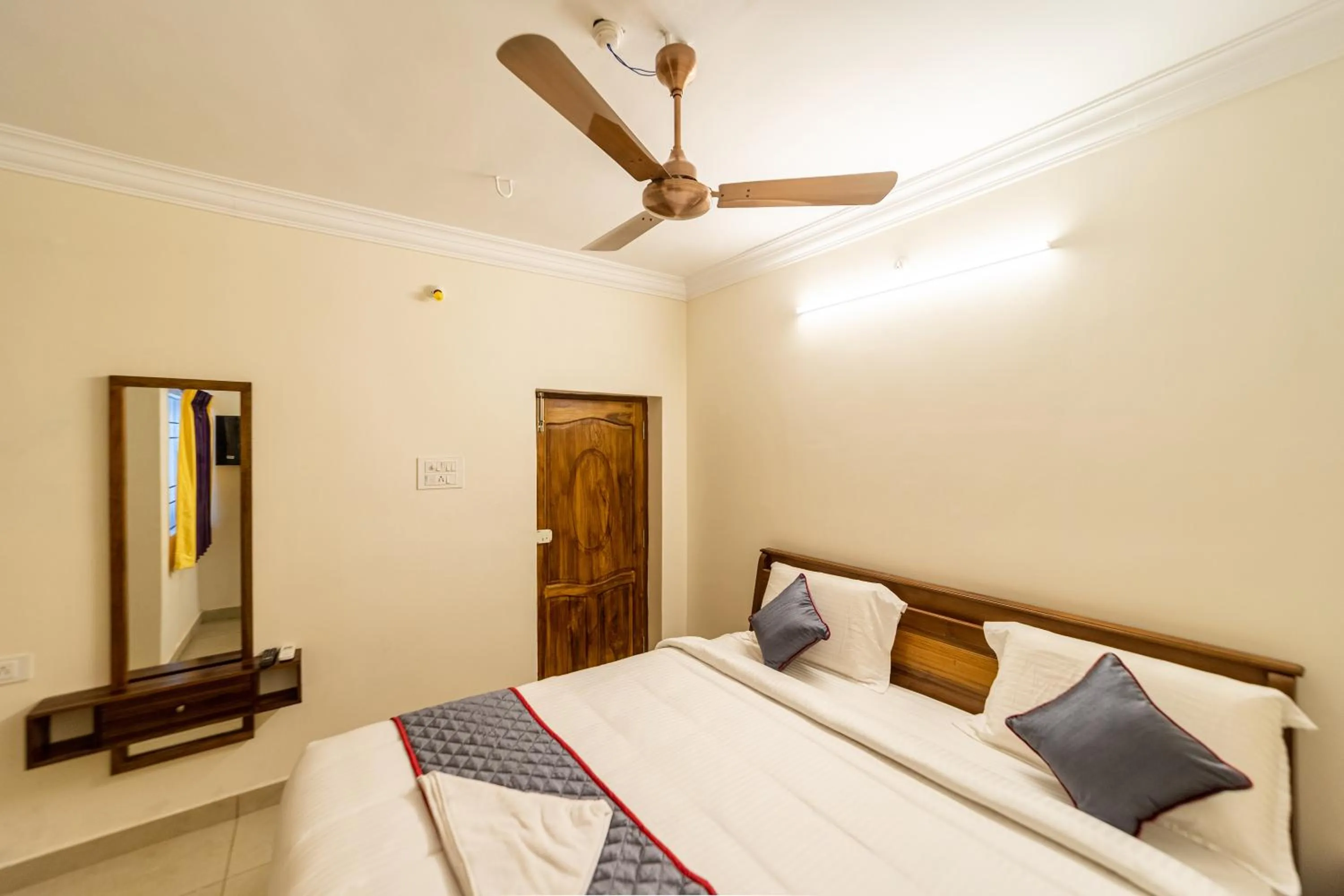 Bedroom, Bed in Yellow Residency