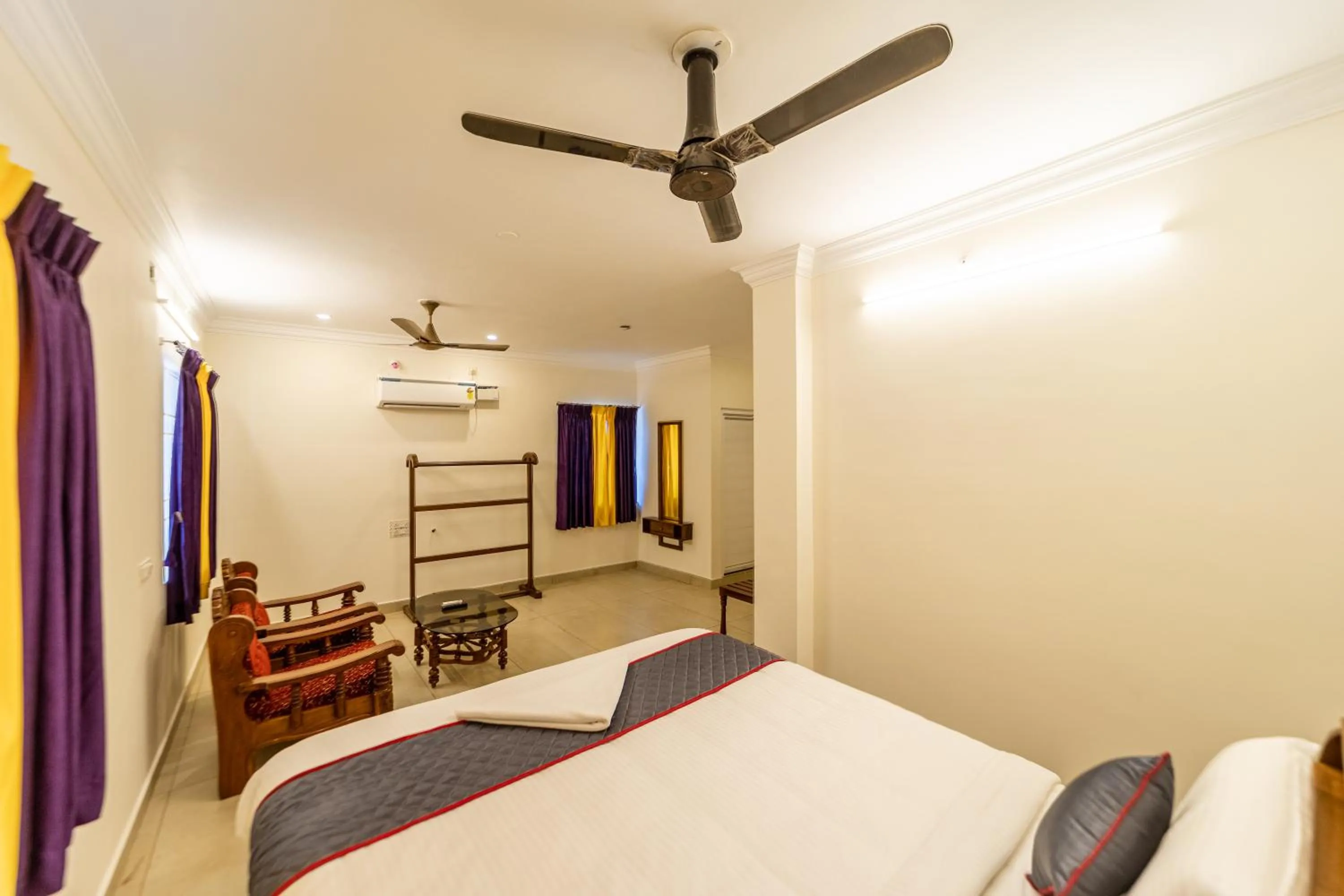 Bedroom, Bed in Yellow Residency