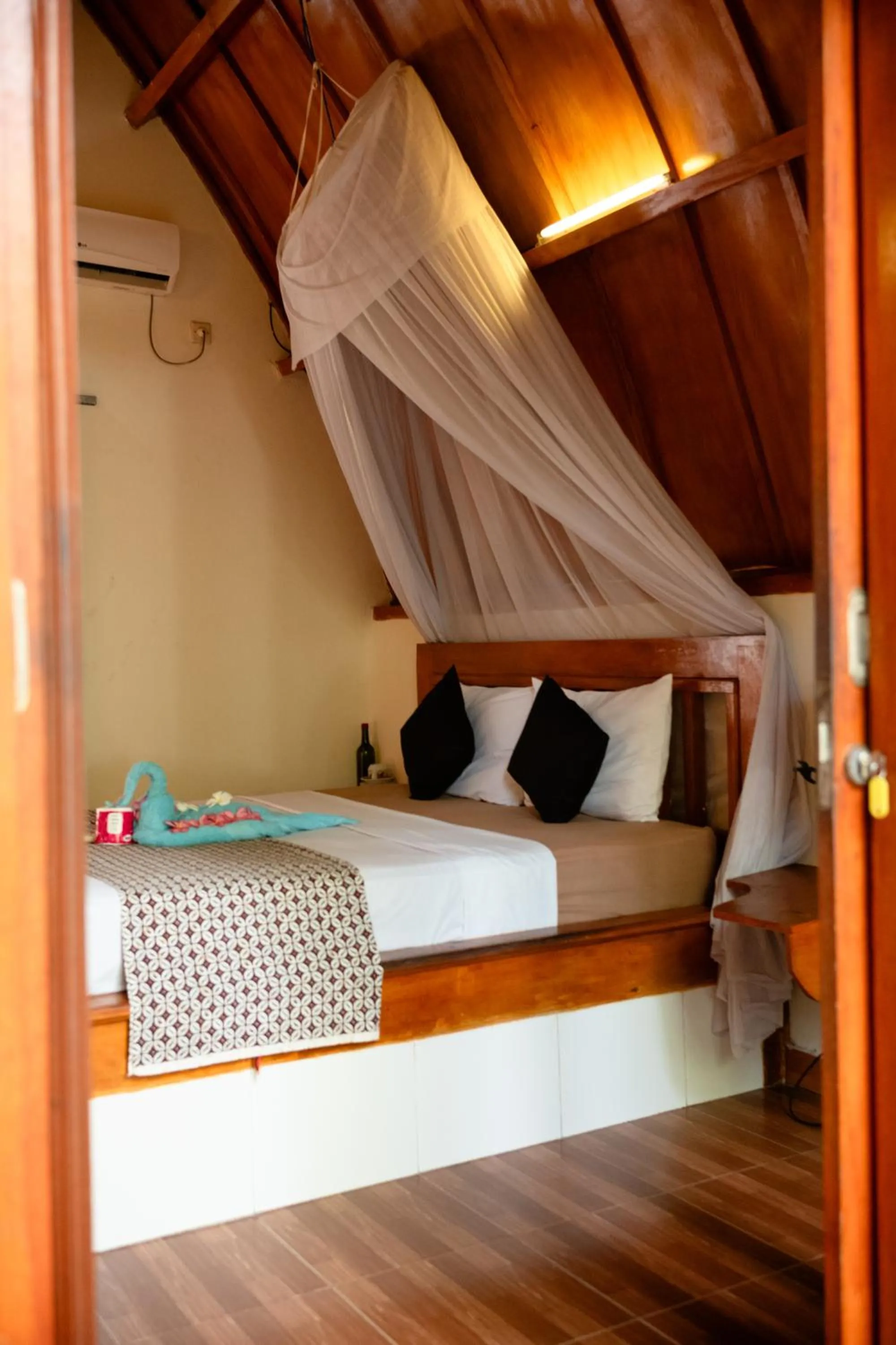 Bedroom, Bed in Florine's Garden