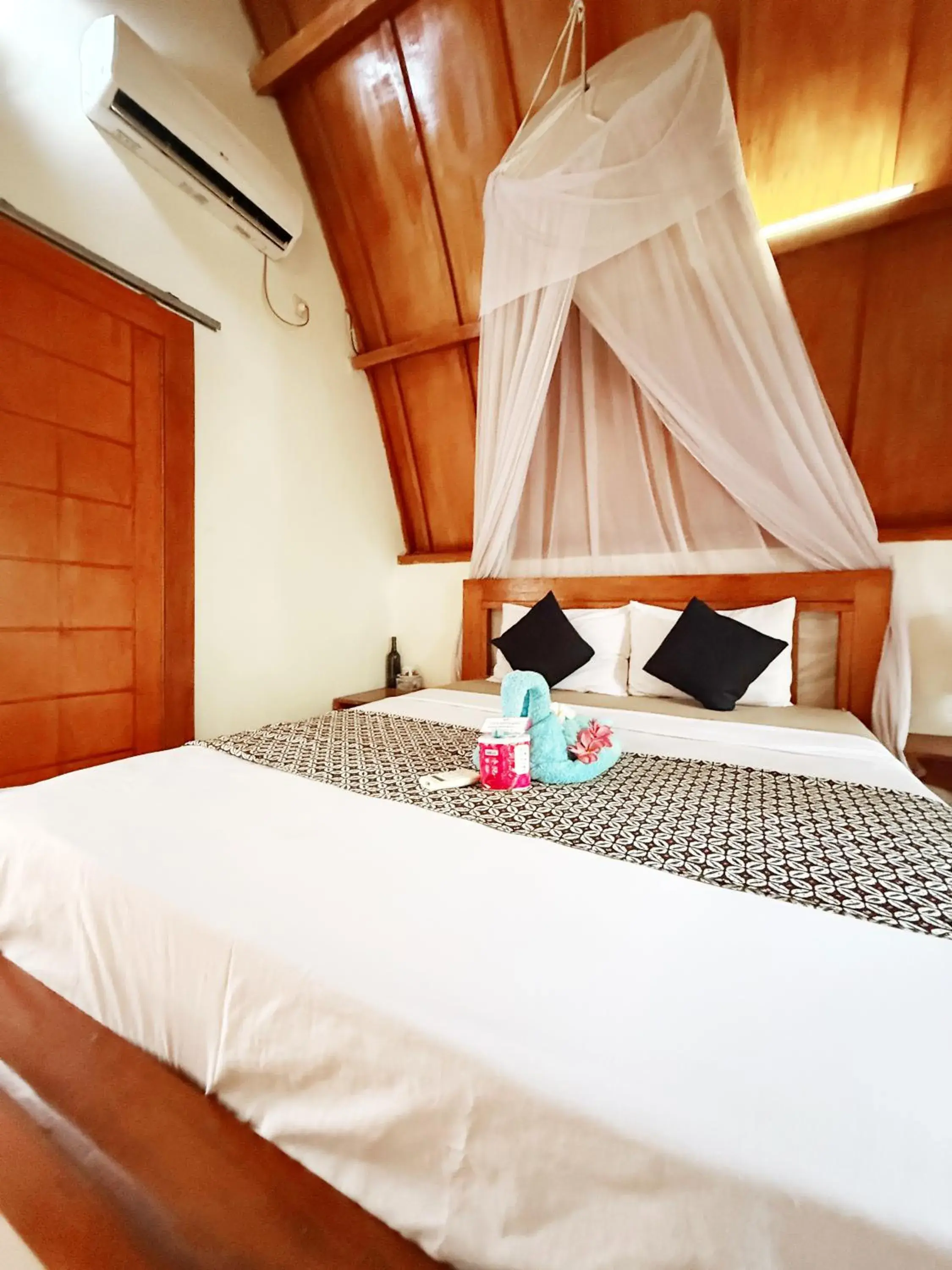 Bedroom, Bed in Florine's Garden Bedroom, Bed in Florine's Garden