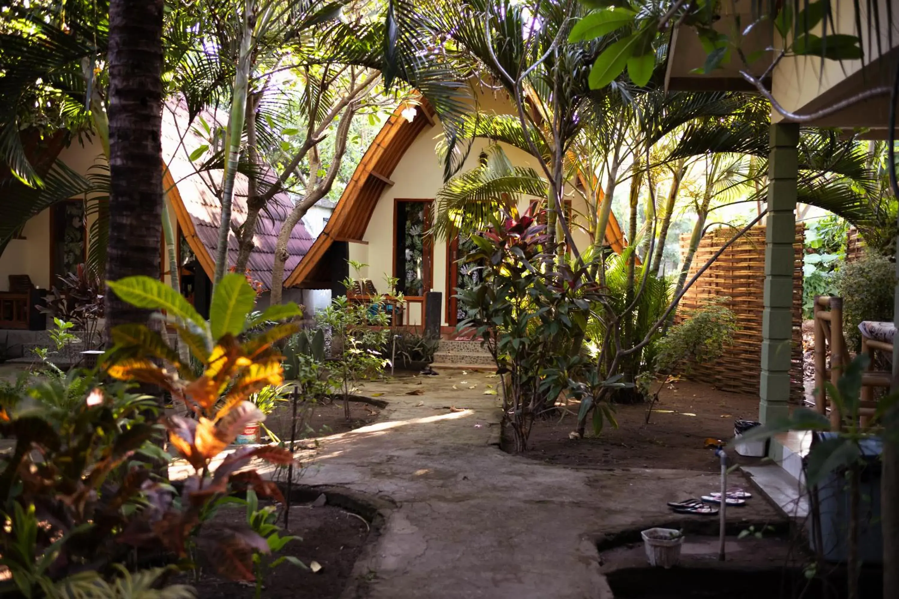 Property building in Florine's Garden Property building in Florine's Garden