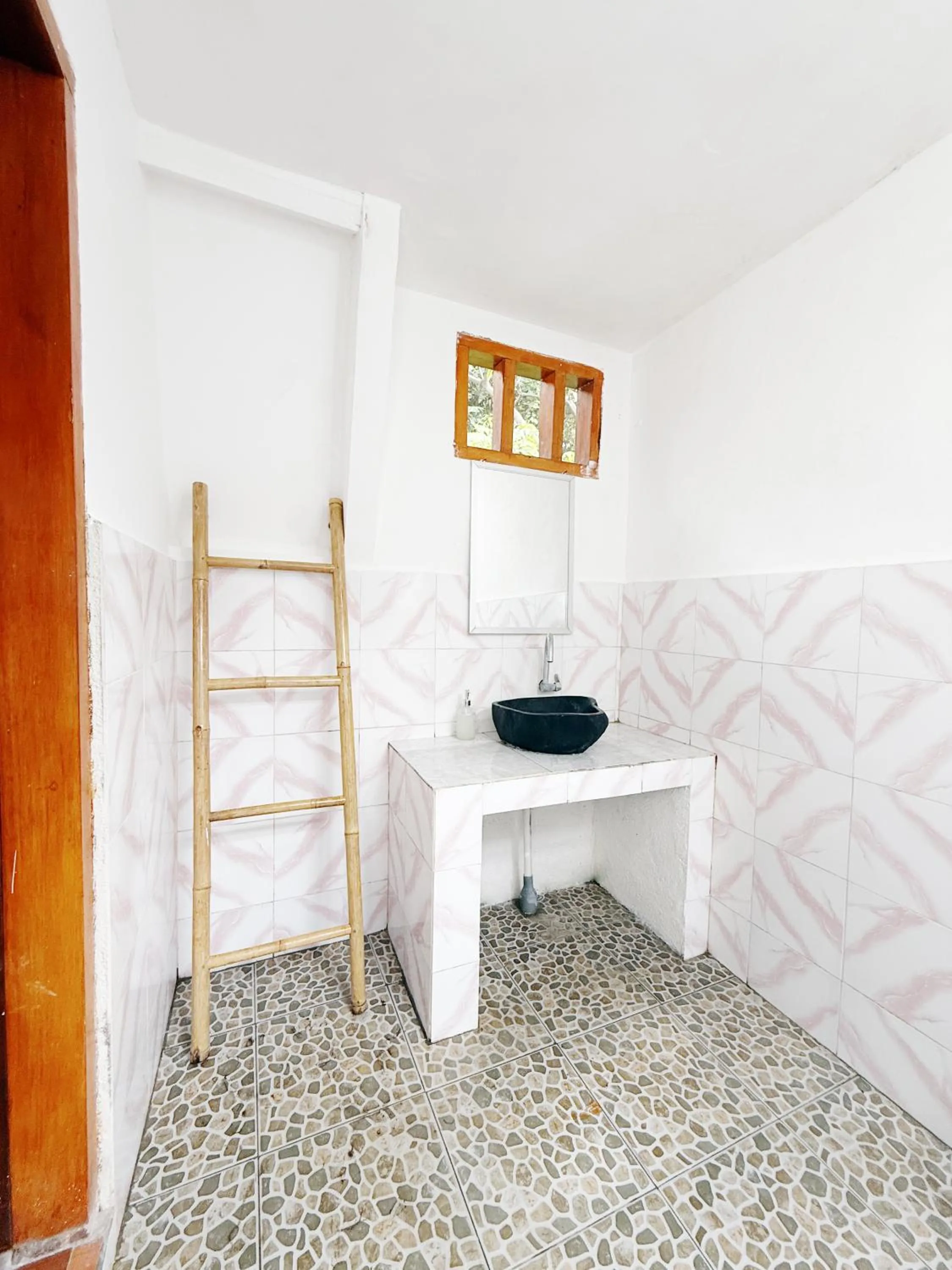 Bathroom in Florine's Garden