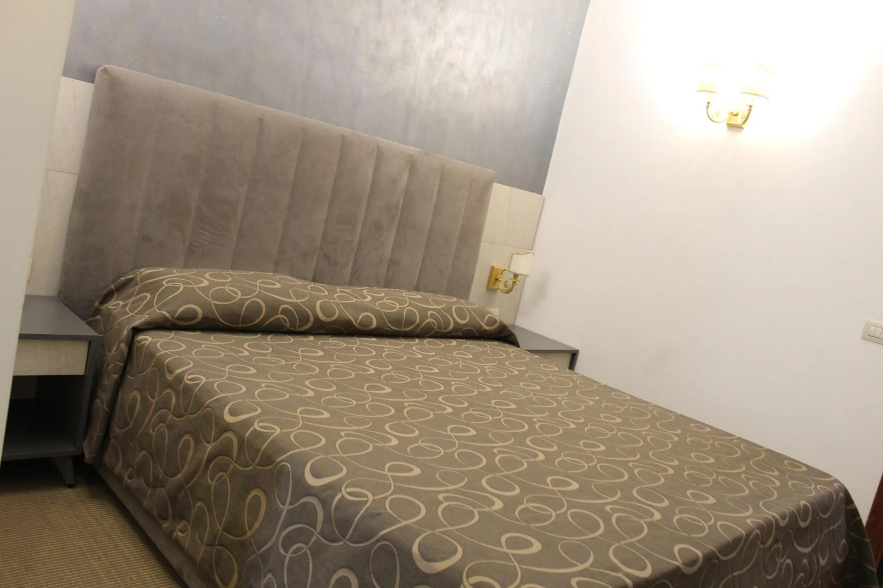 Bed in Hotel Galileo