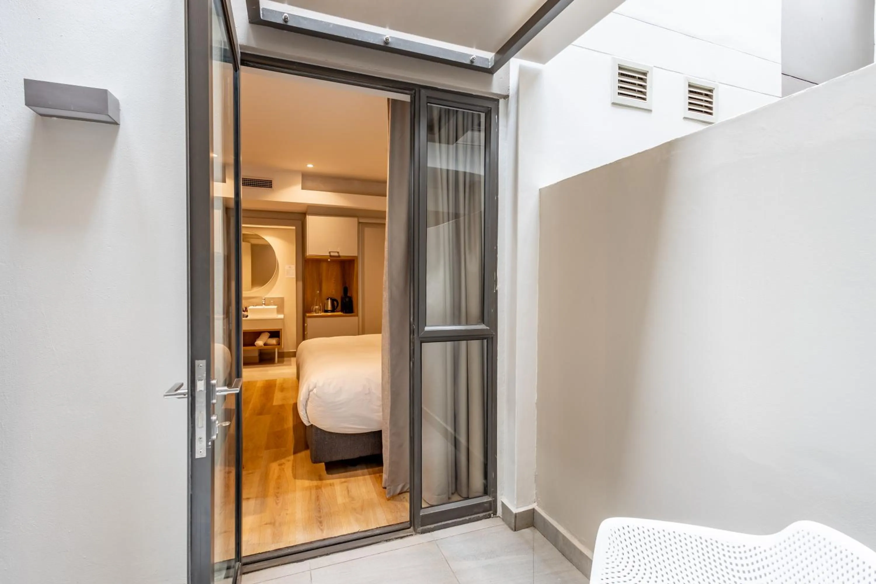 Bed in Plett Quarter Hotel - Lion Roars Hotels & Lodges