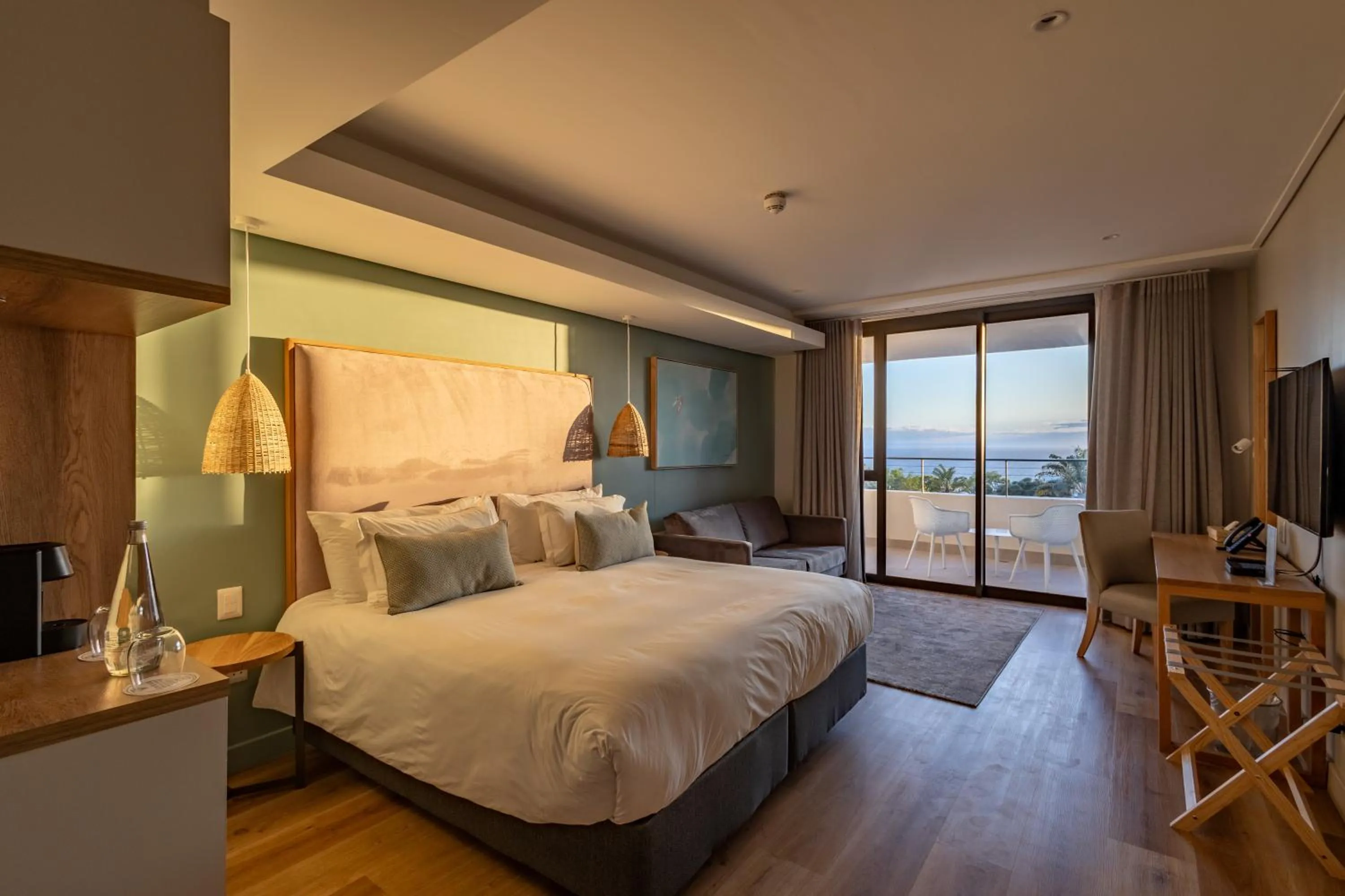 Bed in Plett Quarter Hotel - Lion Roars Hotels & Lodges