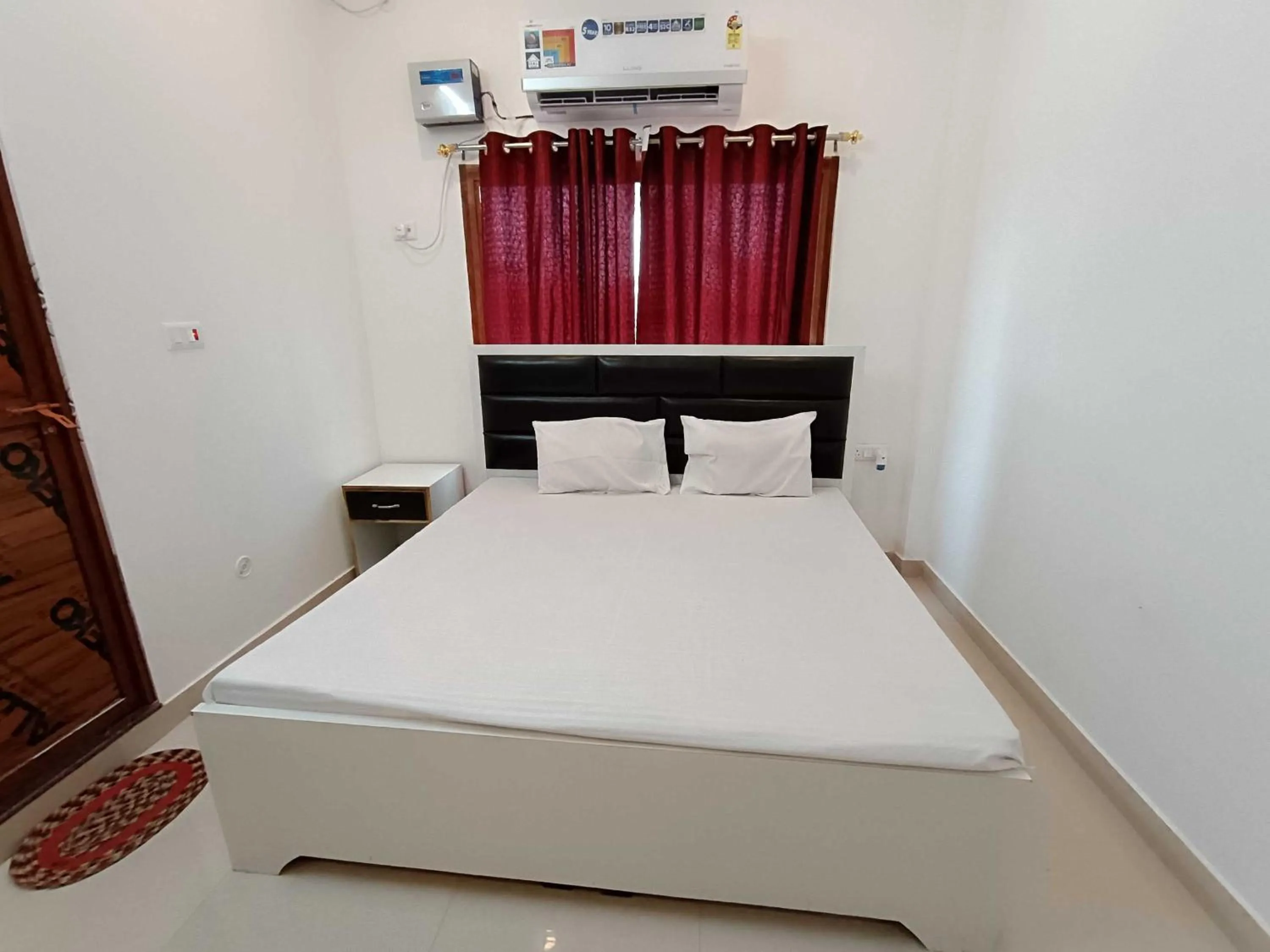 Bedroom, Bed in Hotel O Home Kanak Hotel & Resort Homestay