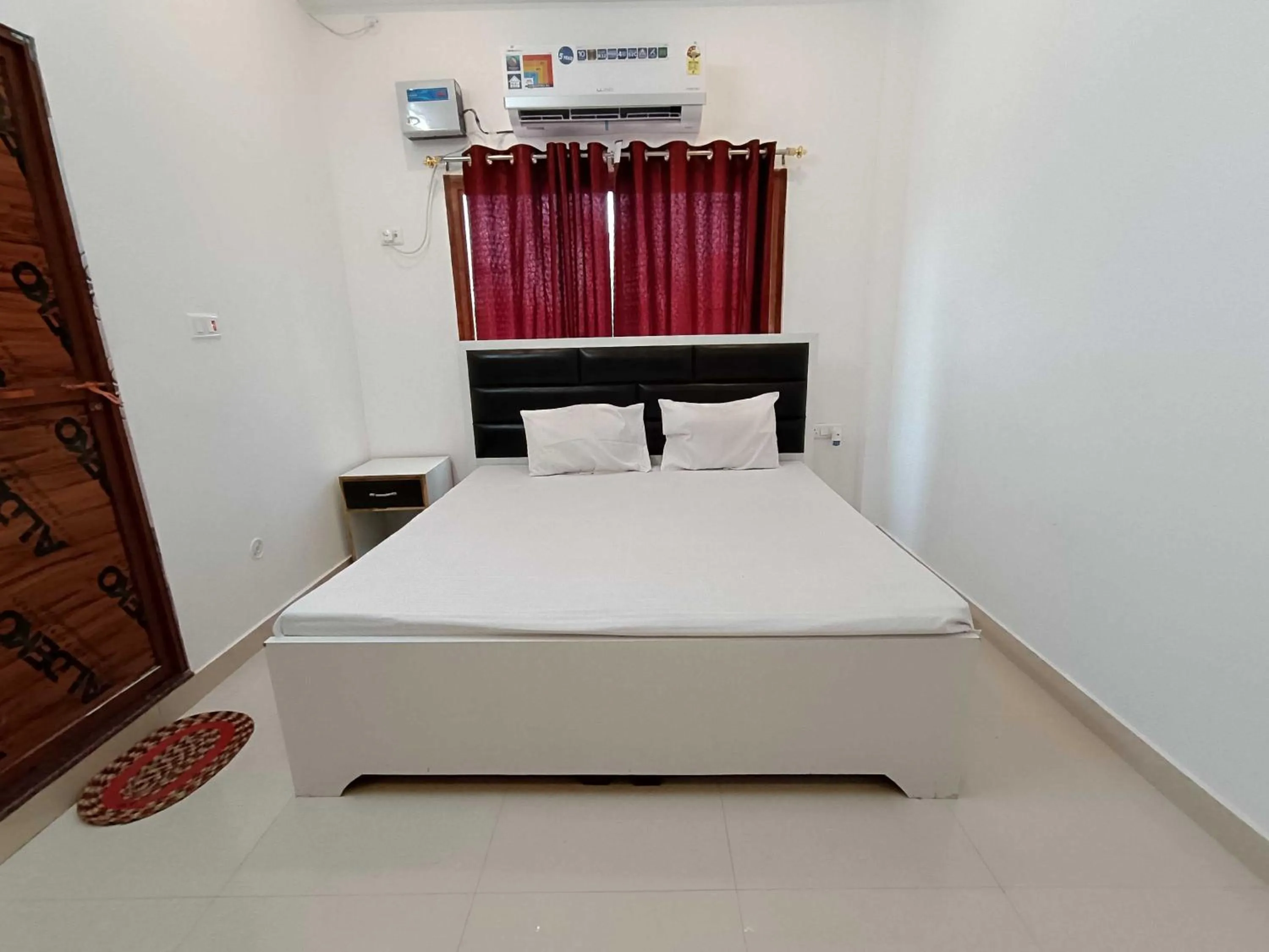 Bedroom, Bed in Hotel O Home Kanak Hotel & Resort Homestay