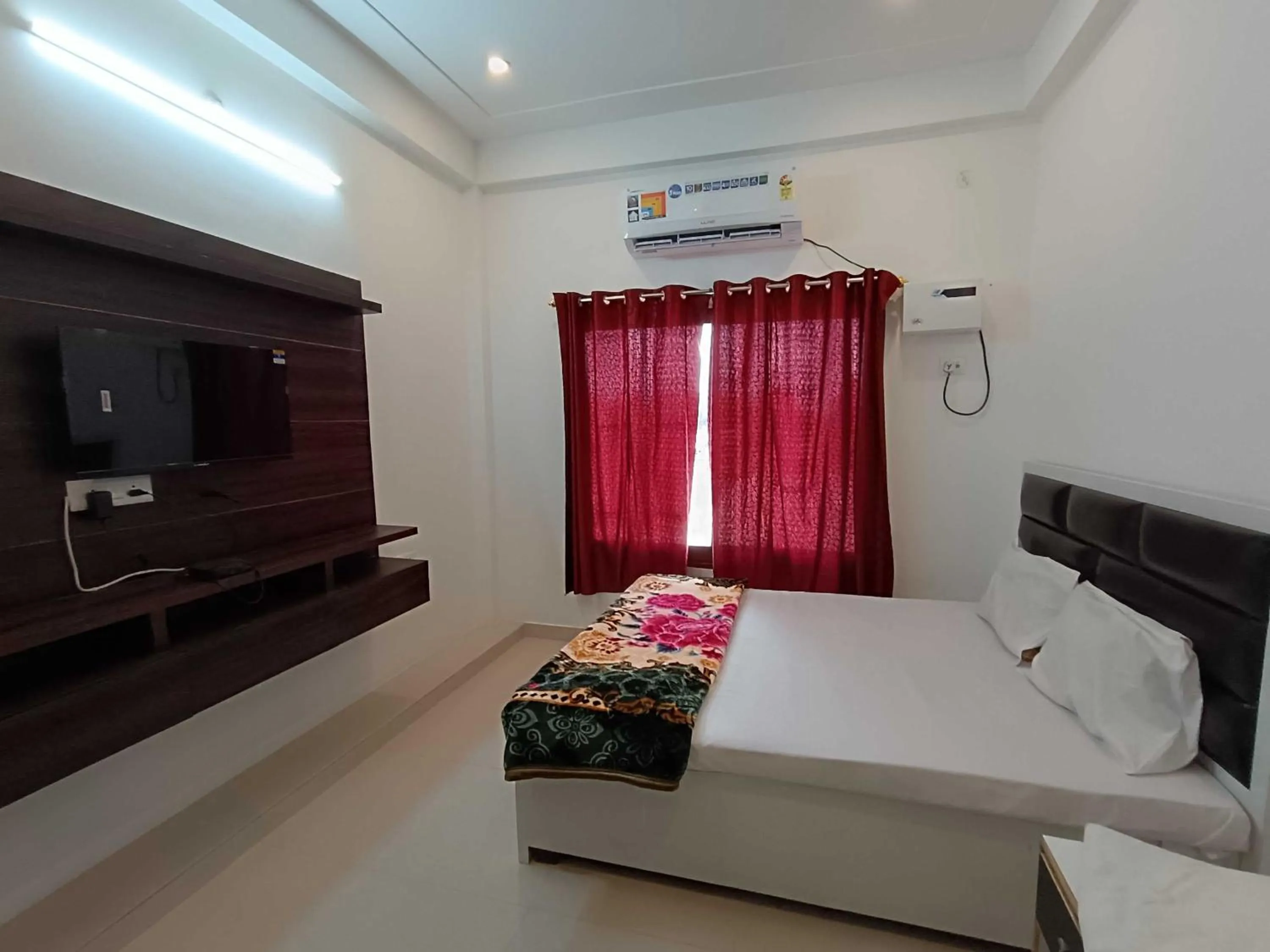 Bedroom, Bed in Hotel O Home Kanak Hotel & Resort Homestay