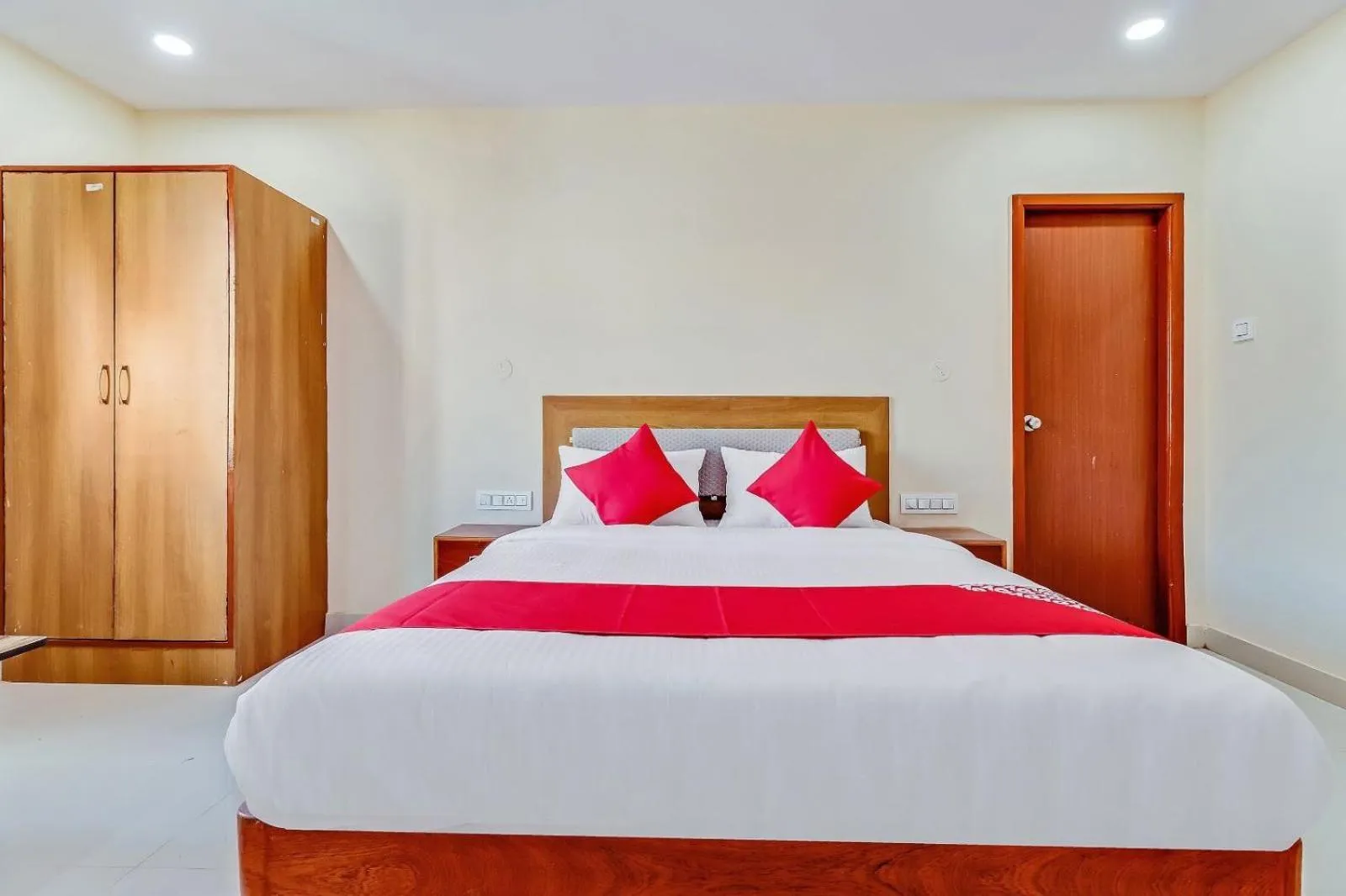 Bedroom, Bed in Collection O Champion Paradise