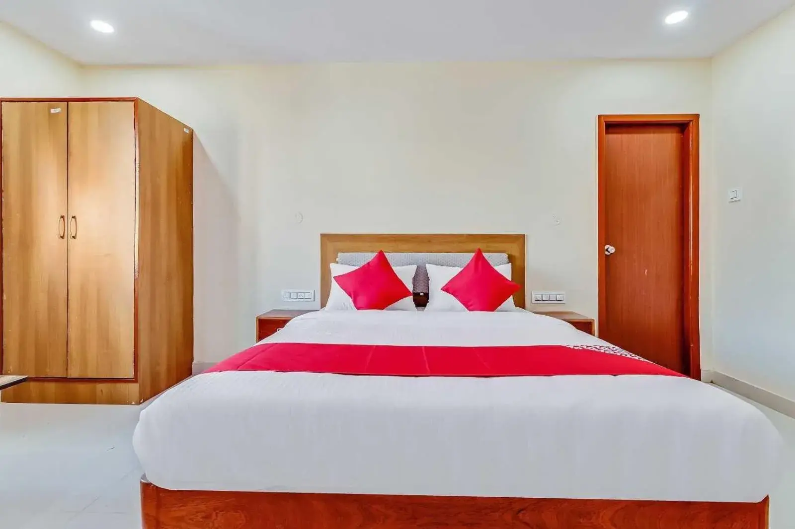 Bedroom, Bed in Collection O Champion Paradise Bedroom, Bed in Collection O Champion Paradise