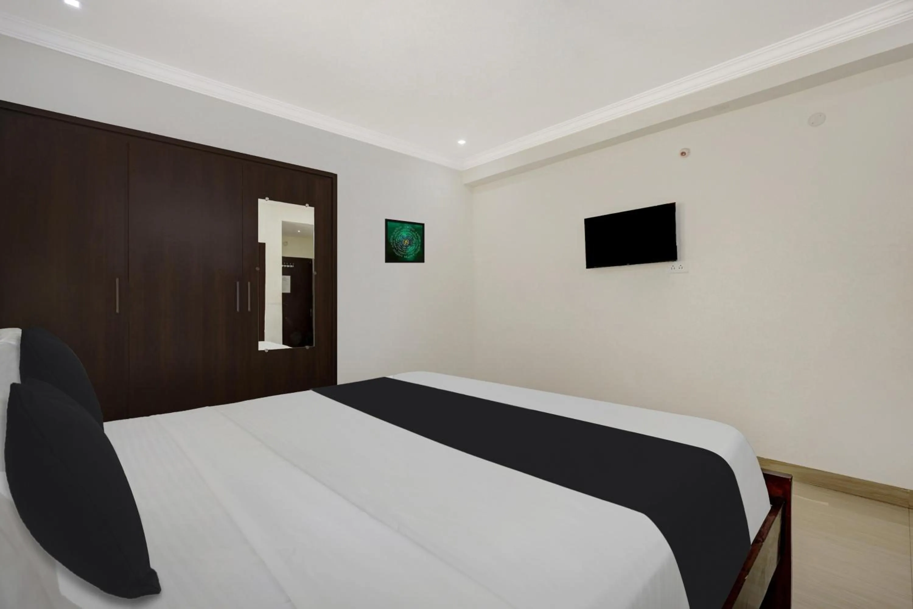 Bedroom, Bed in Super Hotel O Ramaraopet Near Kakinada Beach